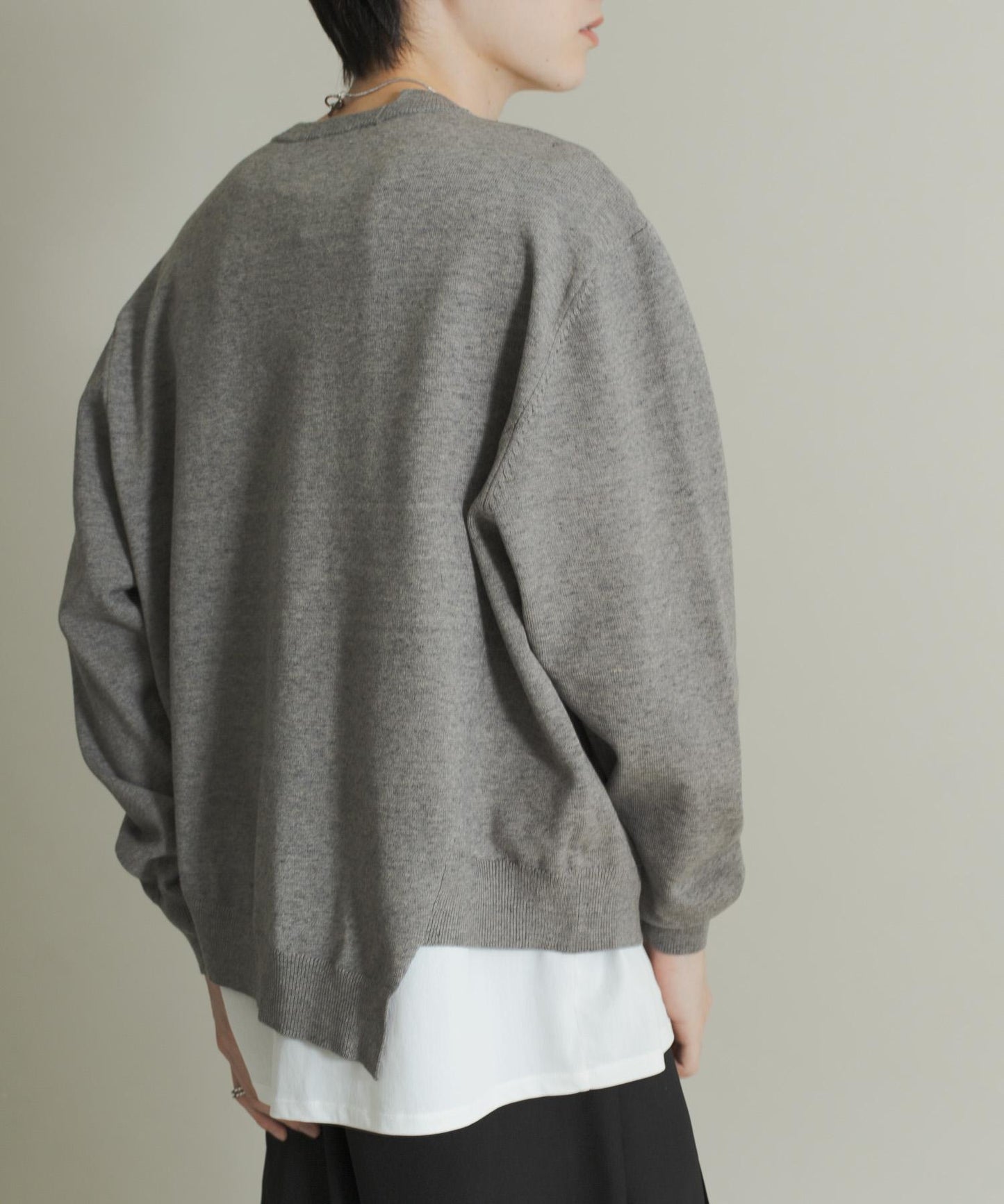 不對稱圓領針織衫