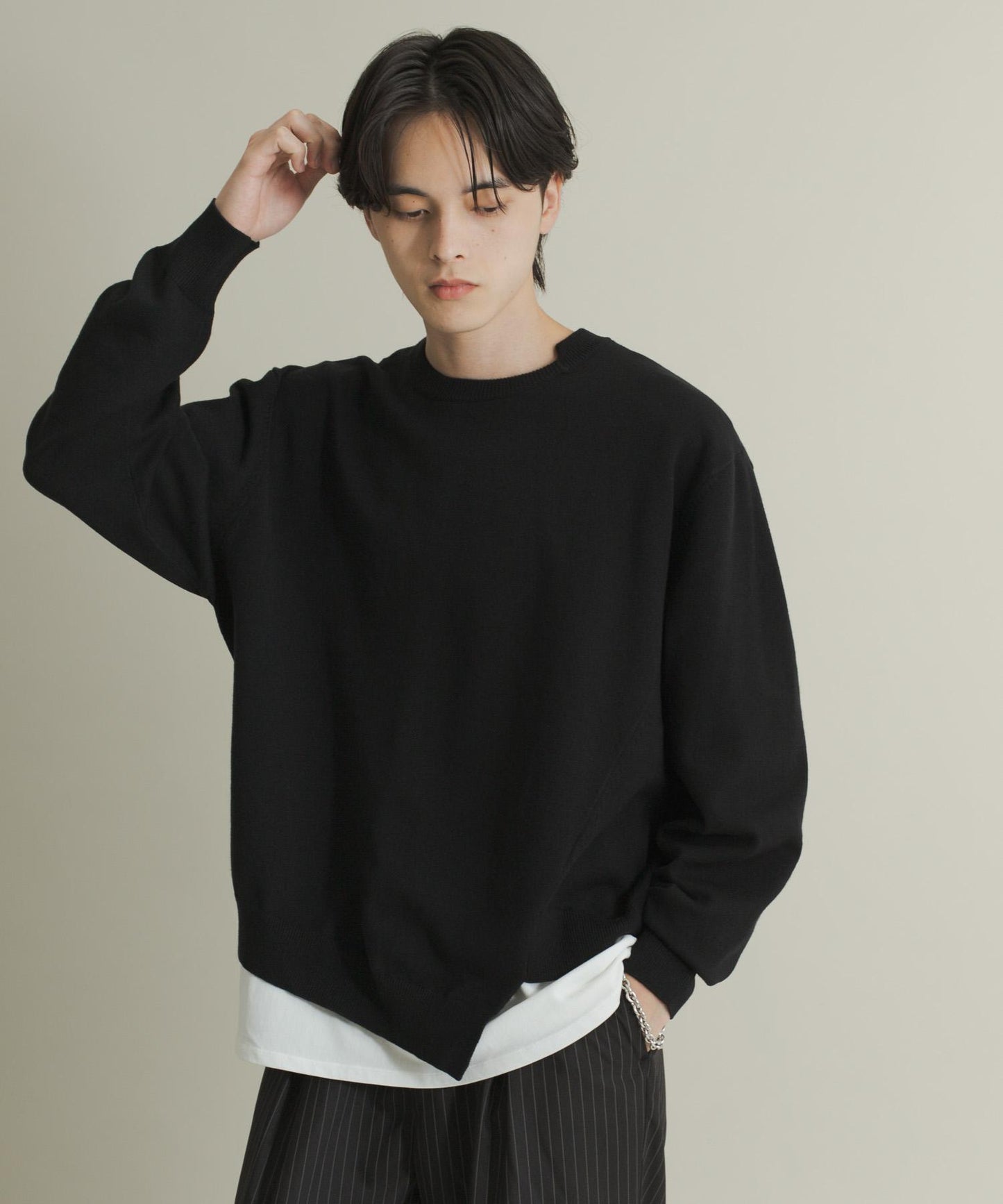 不對稱圓領針織衫