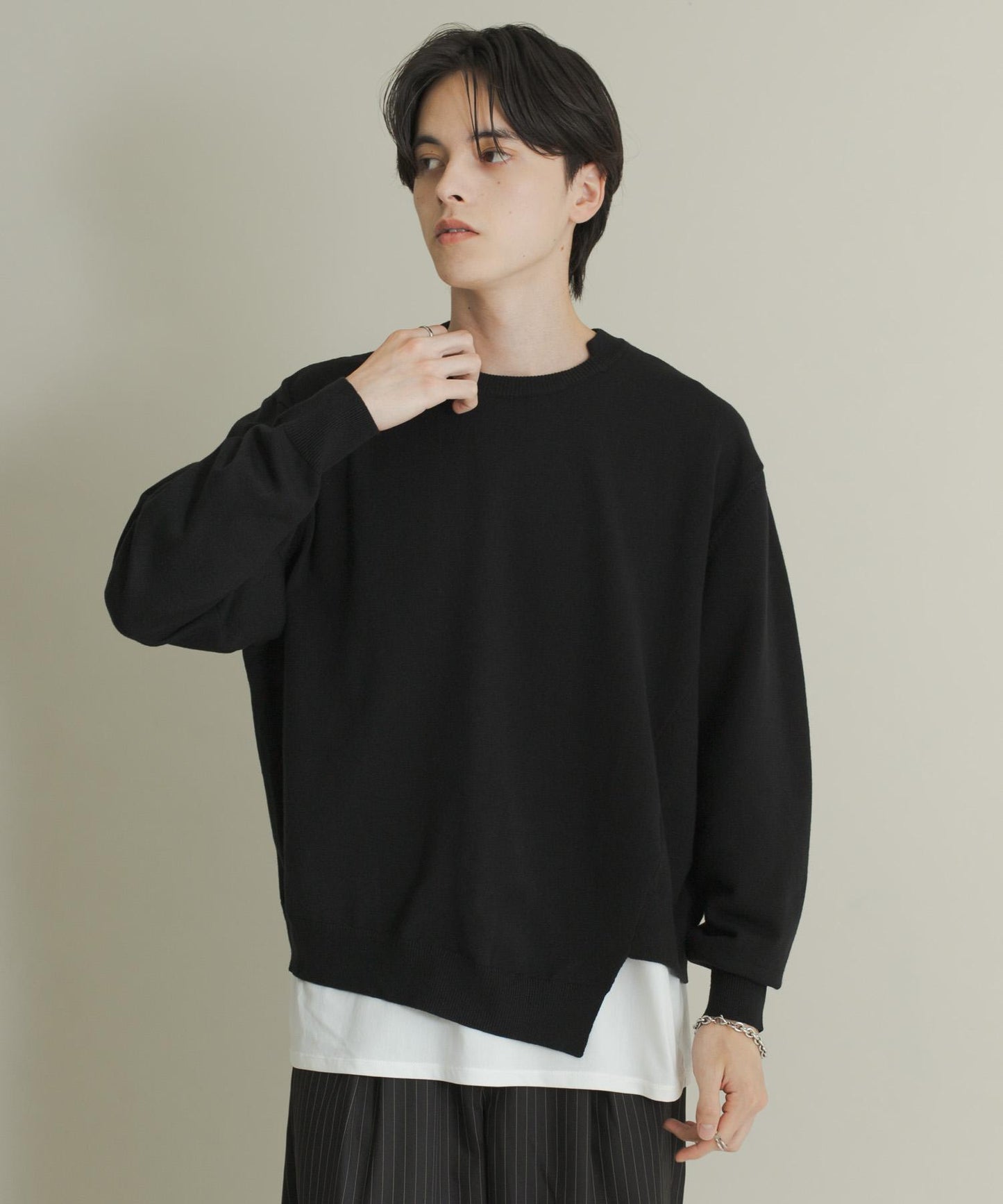 不對稱圓領針織衫