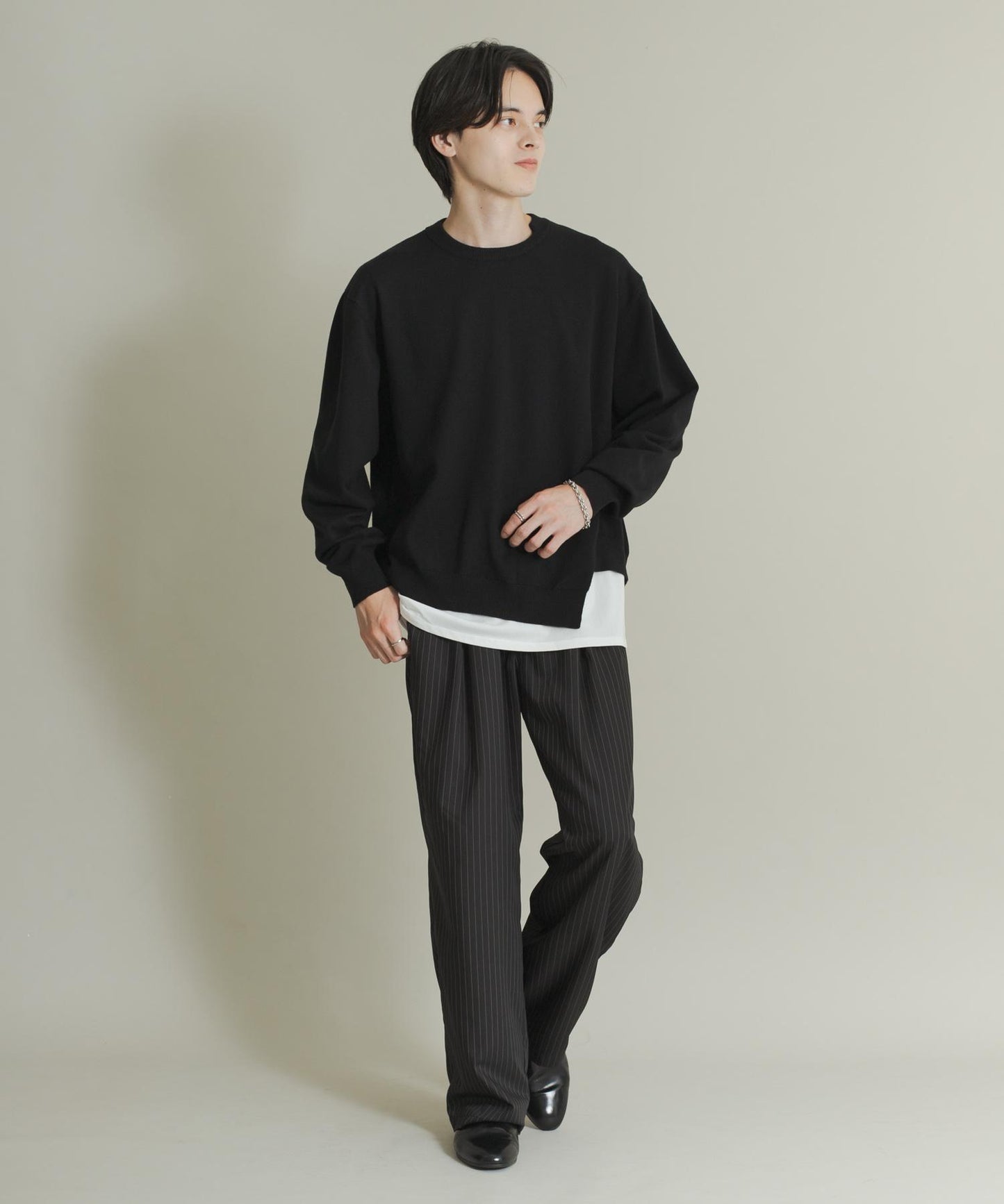 不對稱圓領針織衫