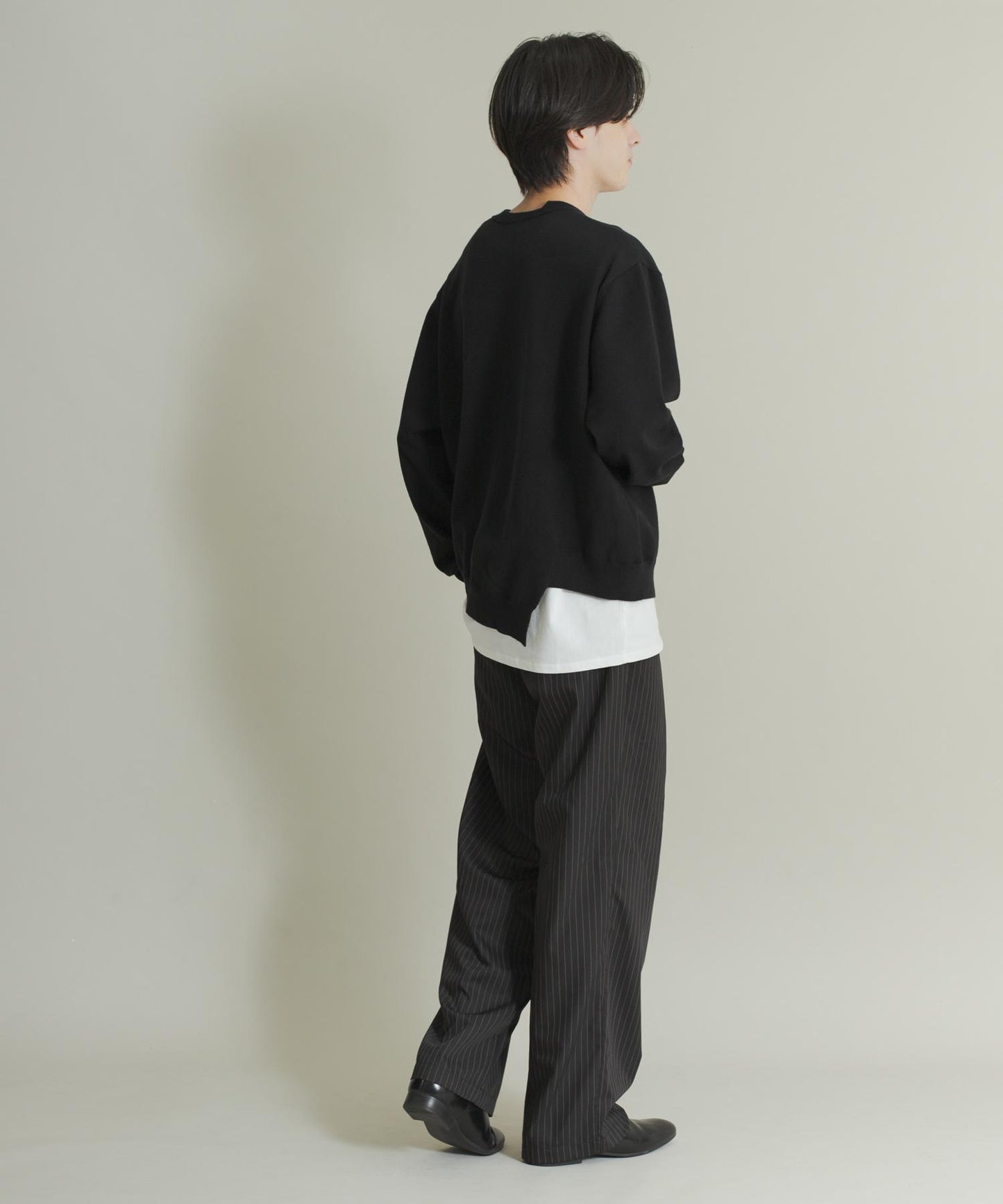 不對稱圓領針織衫