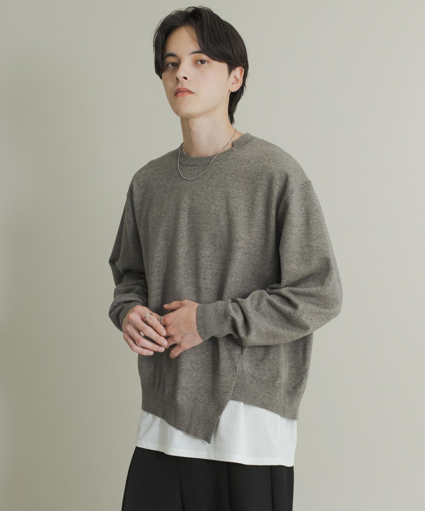 不對稱圓領針織衫