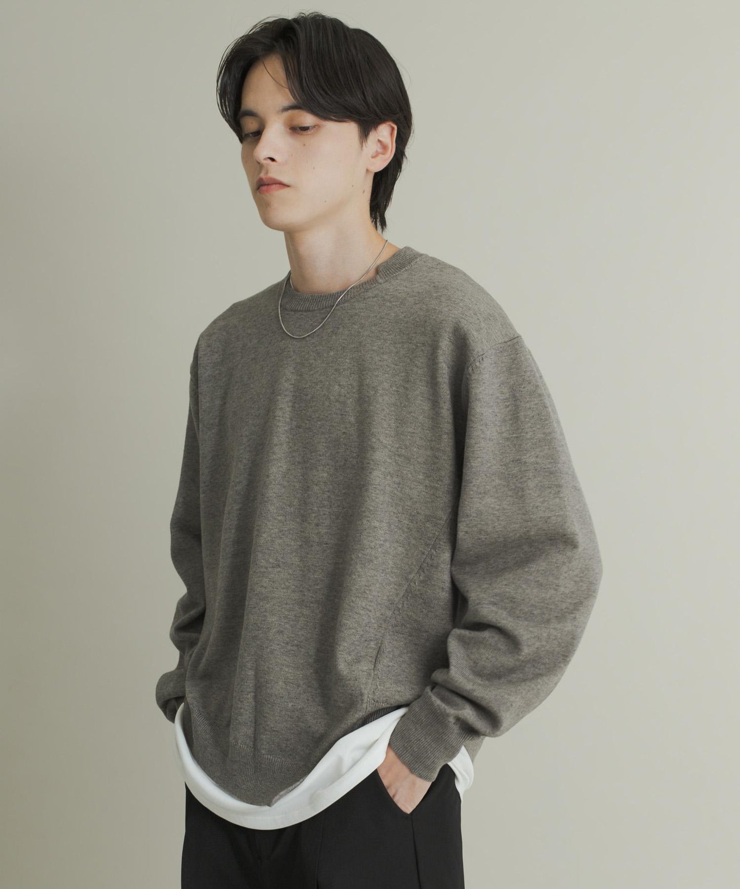 不對稱圓領針織衫