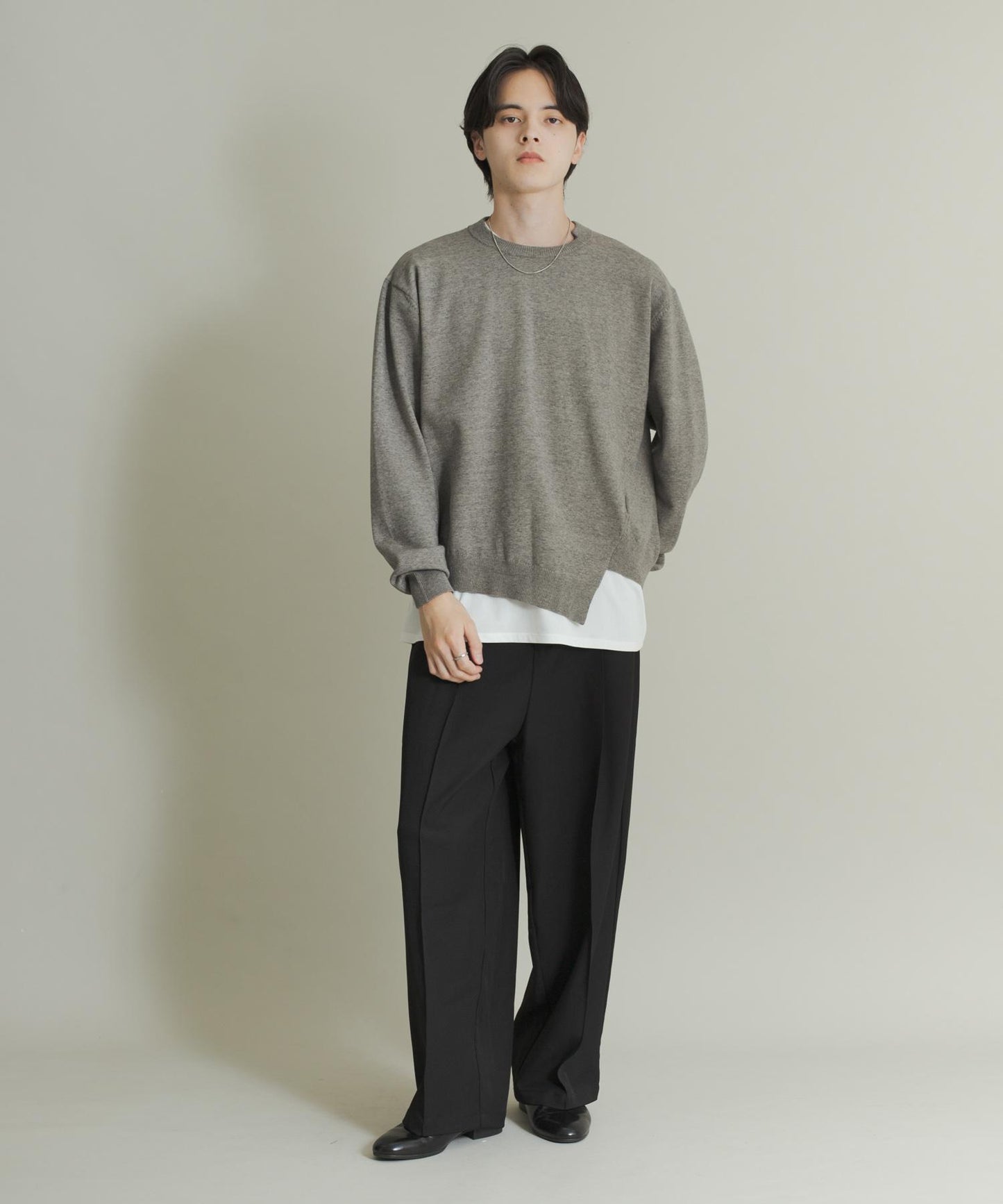 不對稱圓領針織衫