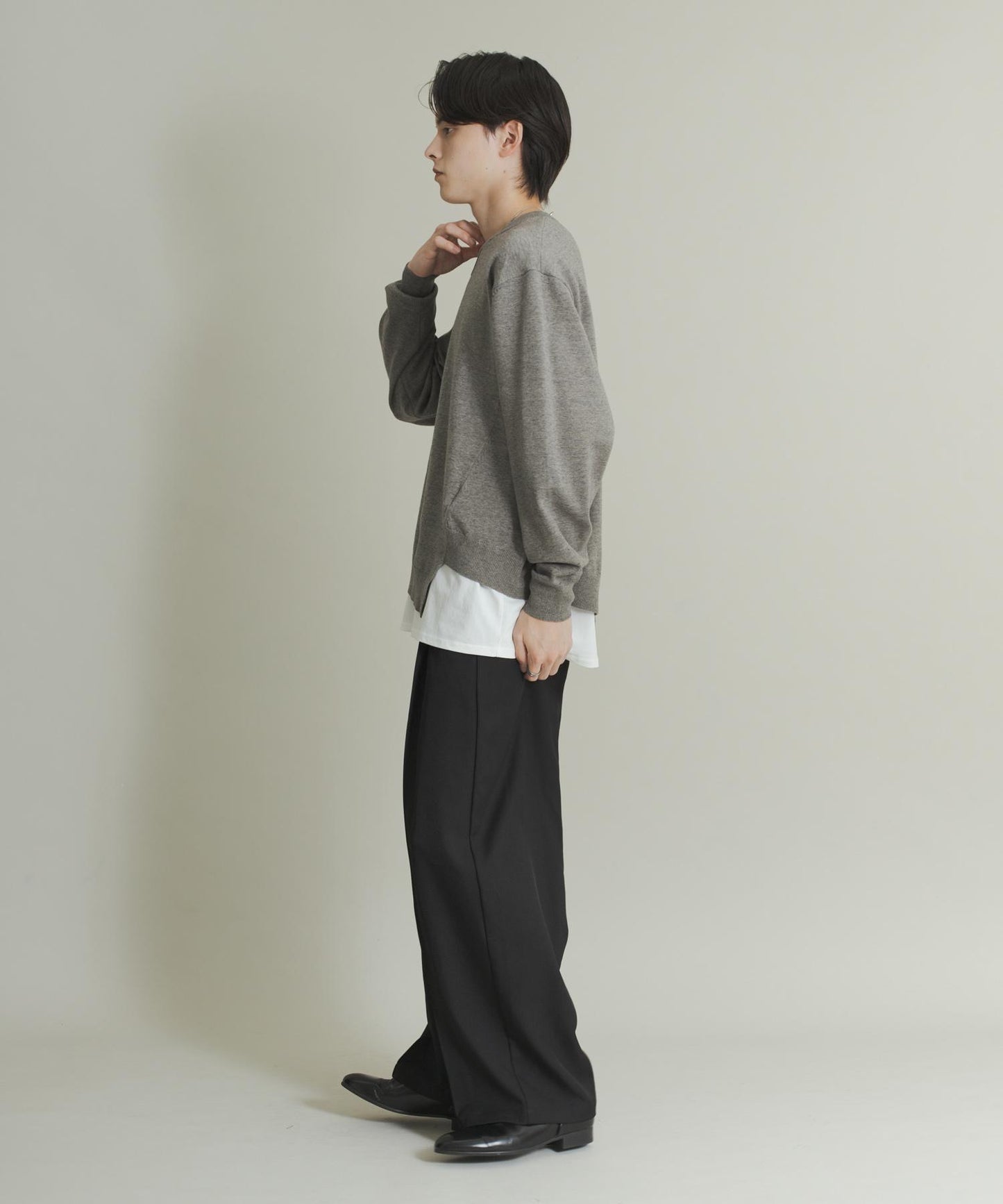 不對稱圓領針織衫