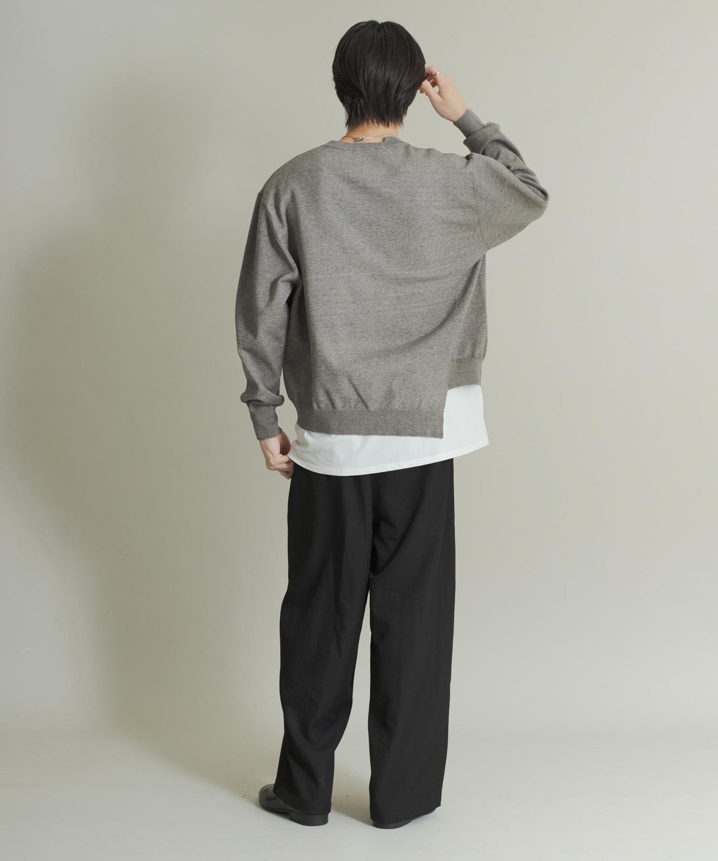 不對稱圓領針織衫