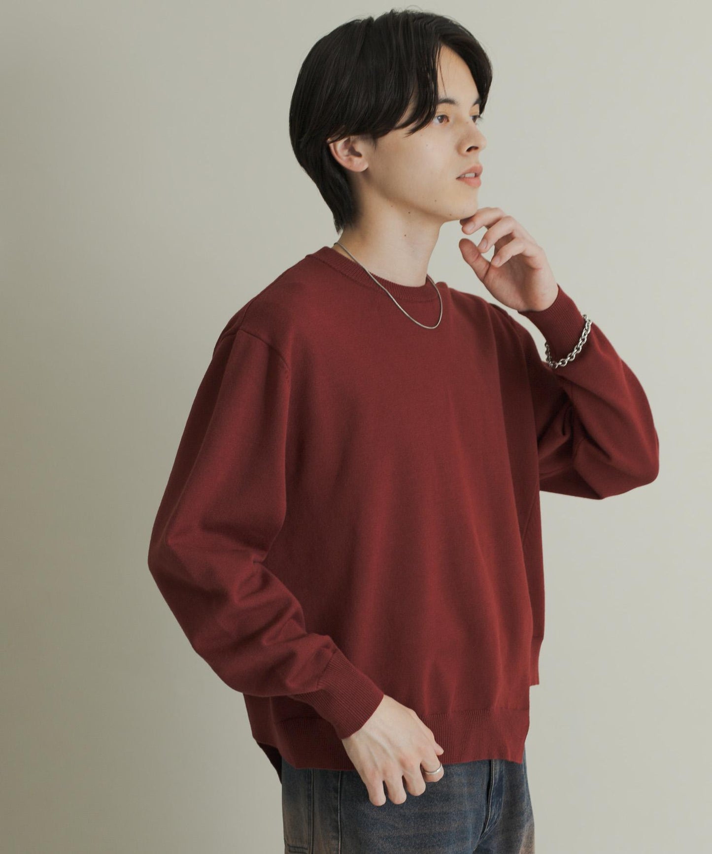 不對稱圓領針織衫