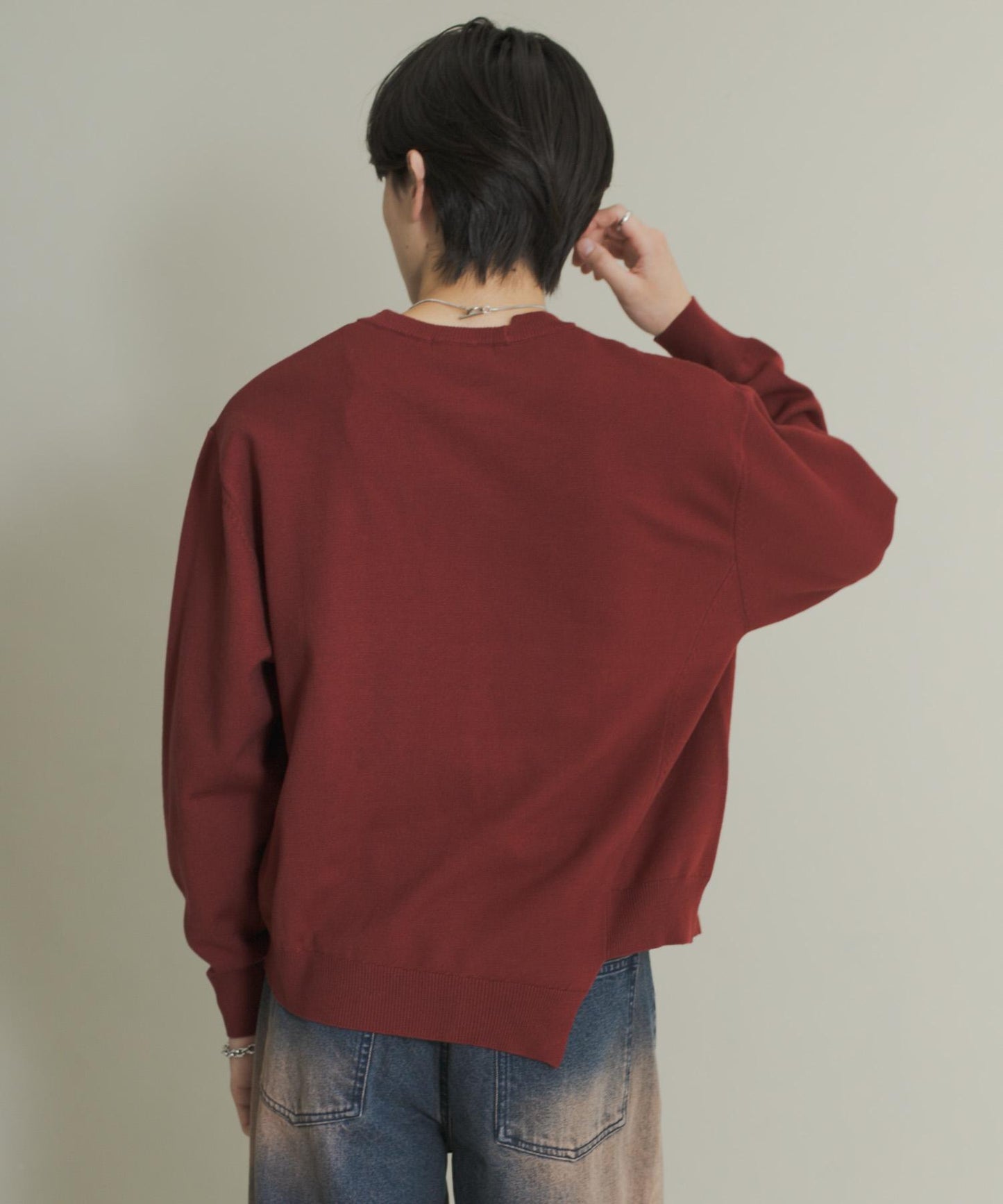 不對稱圓領針織衫