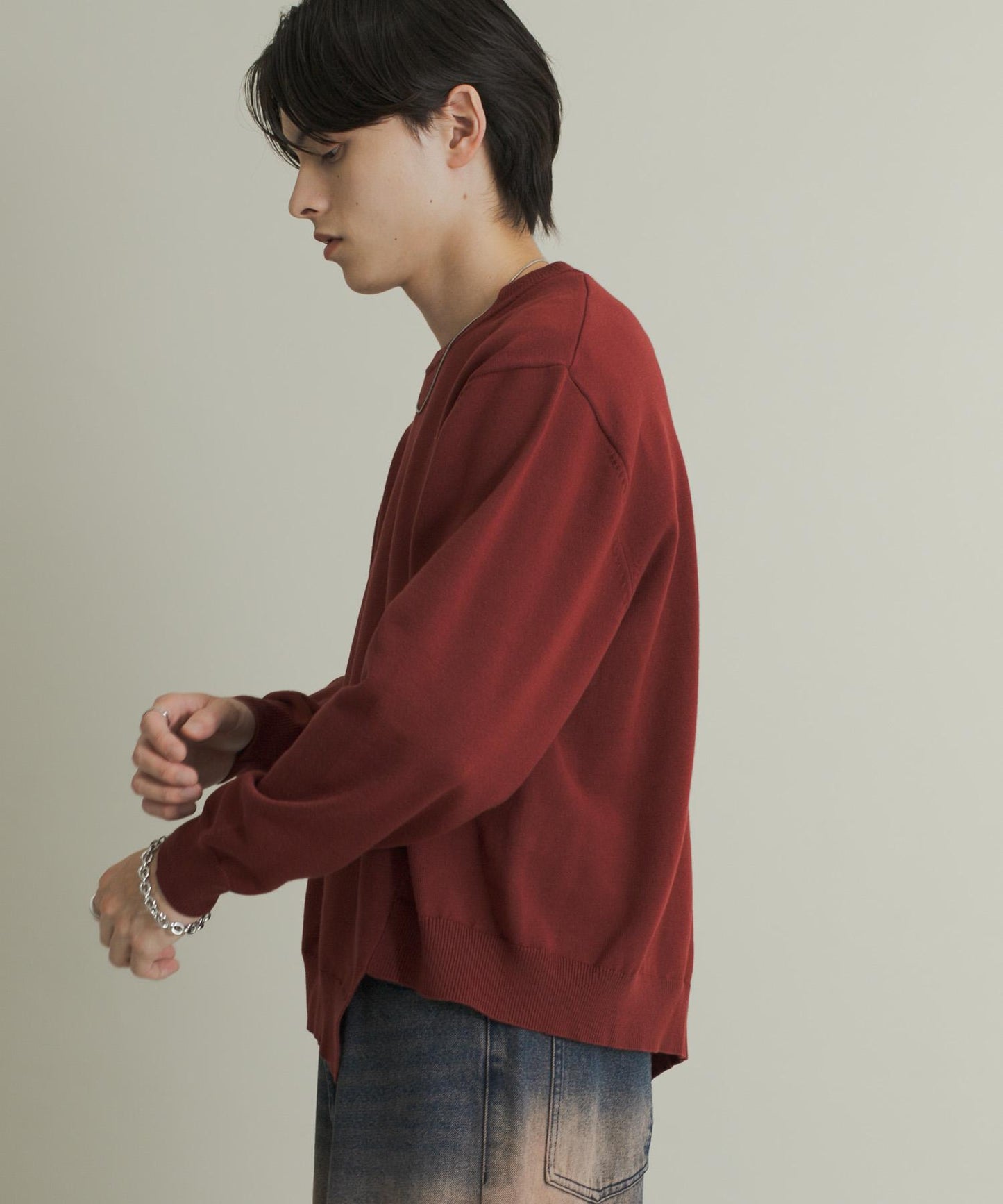 不對稱圓領針織衫