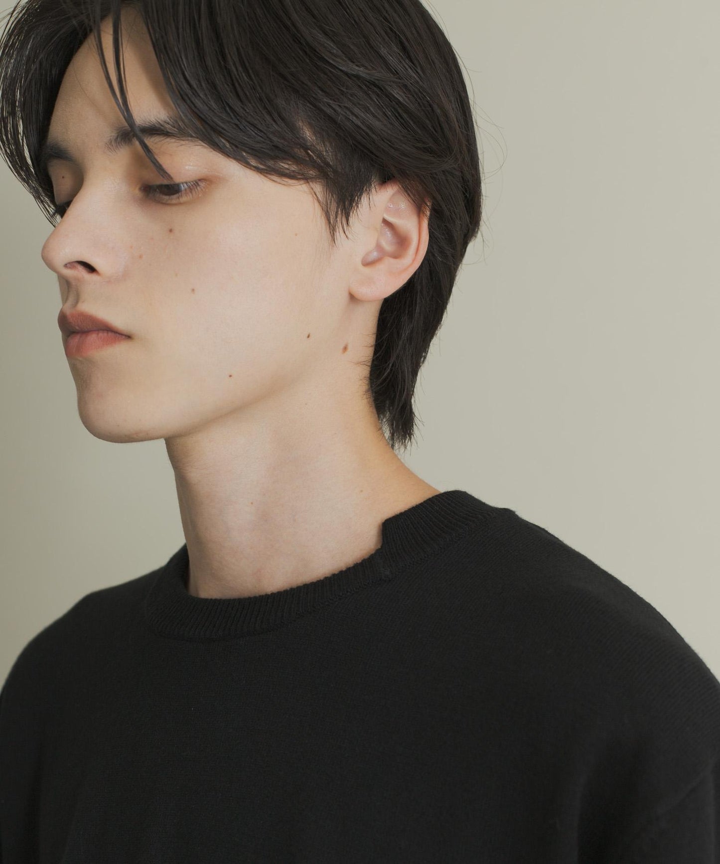 不對稱圓領針織衫