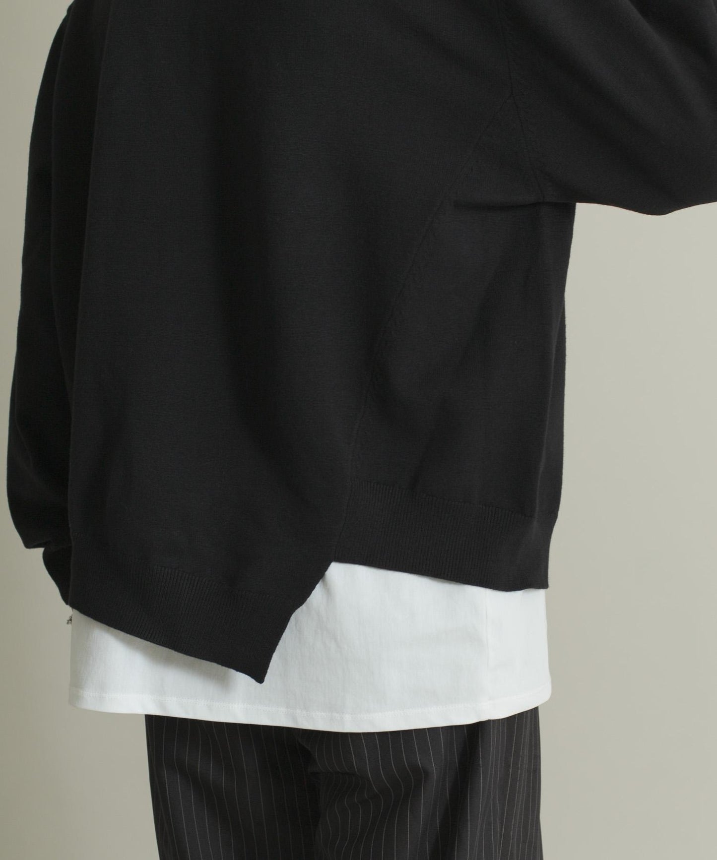 不對稱圓領針織衫