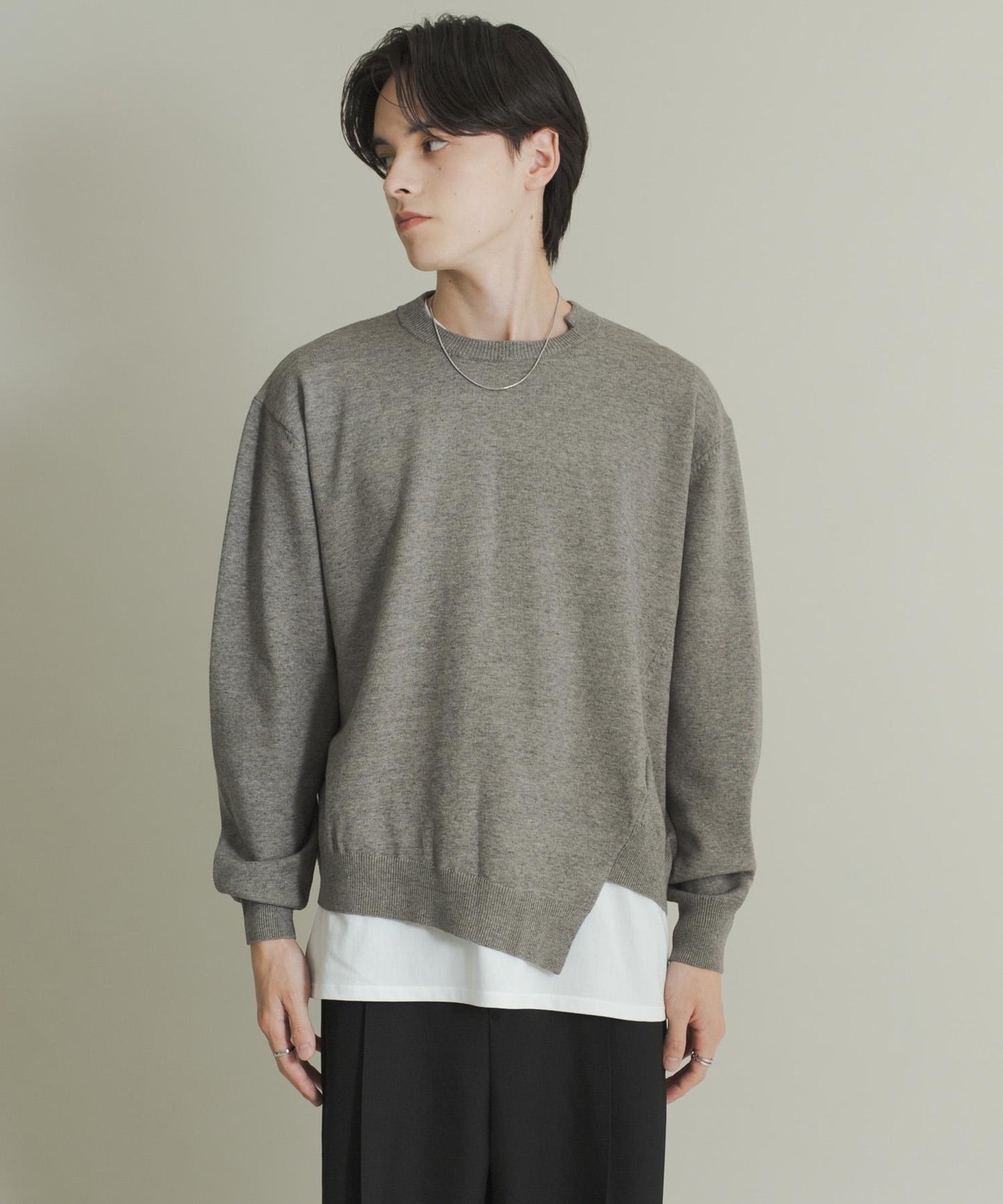 不對稱圓領針織衫