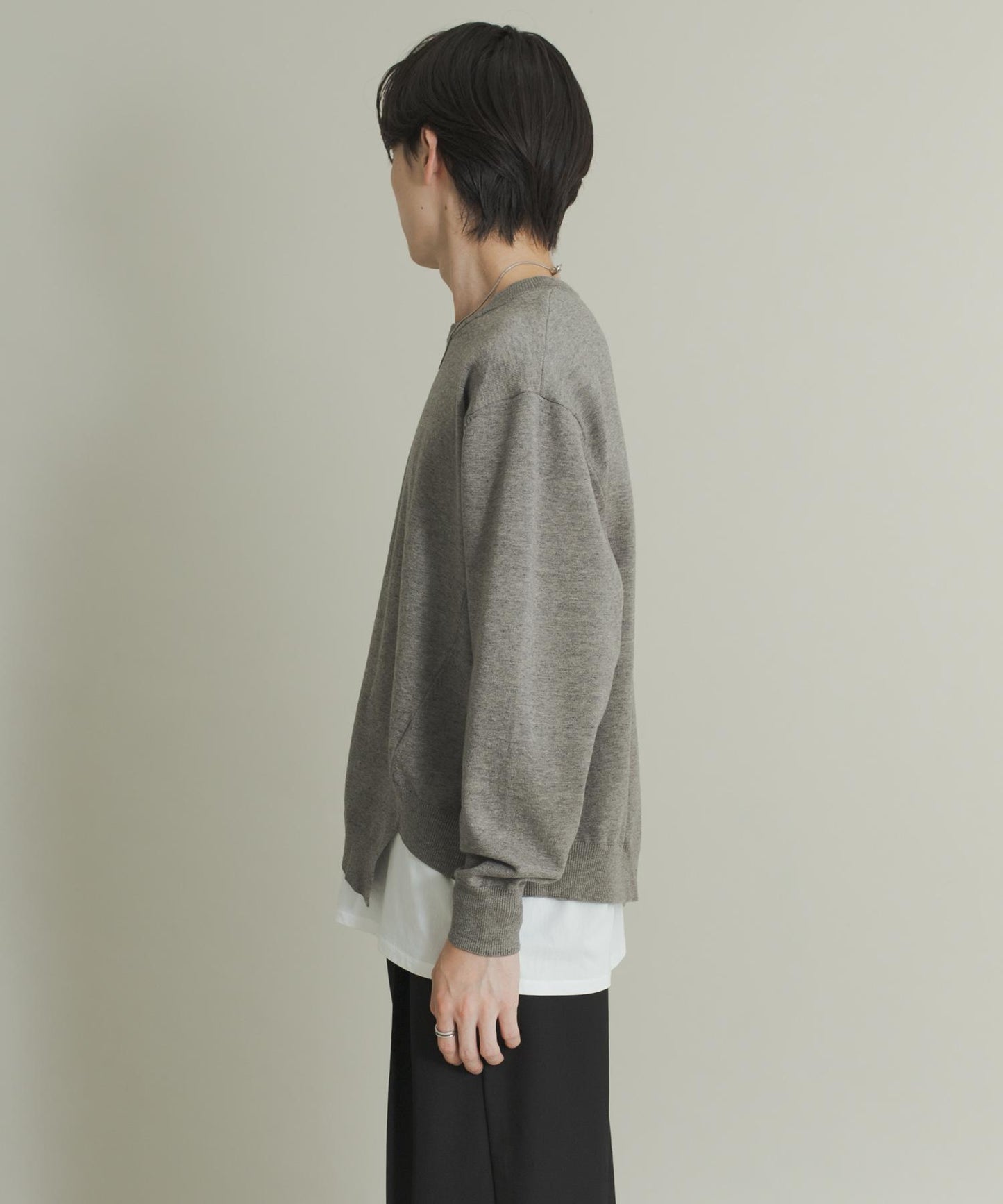 不對稱圓領針織衫