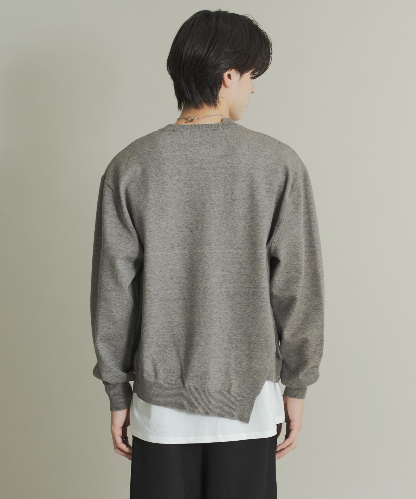 不對稱圓領針織衫