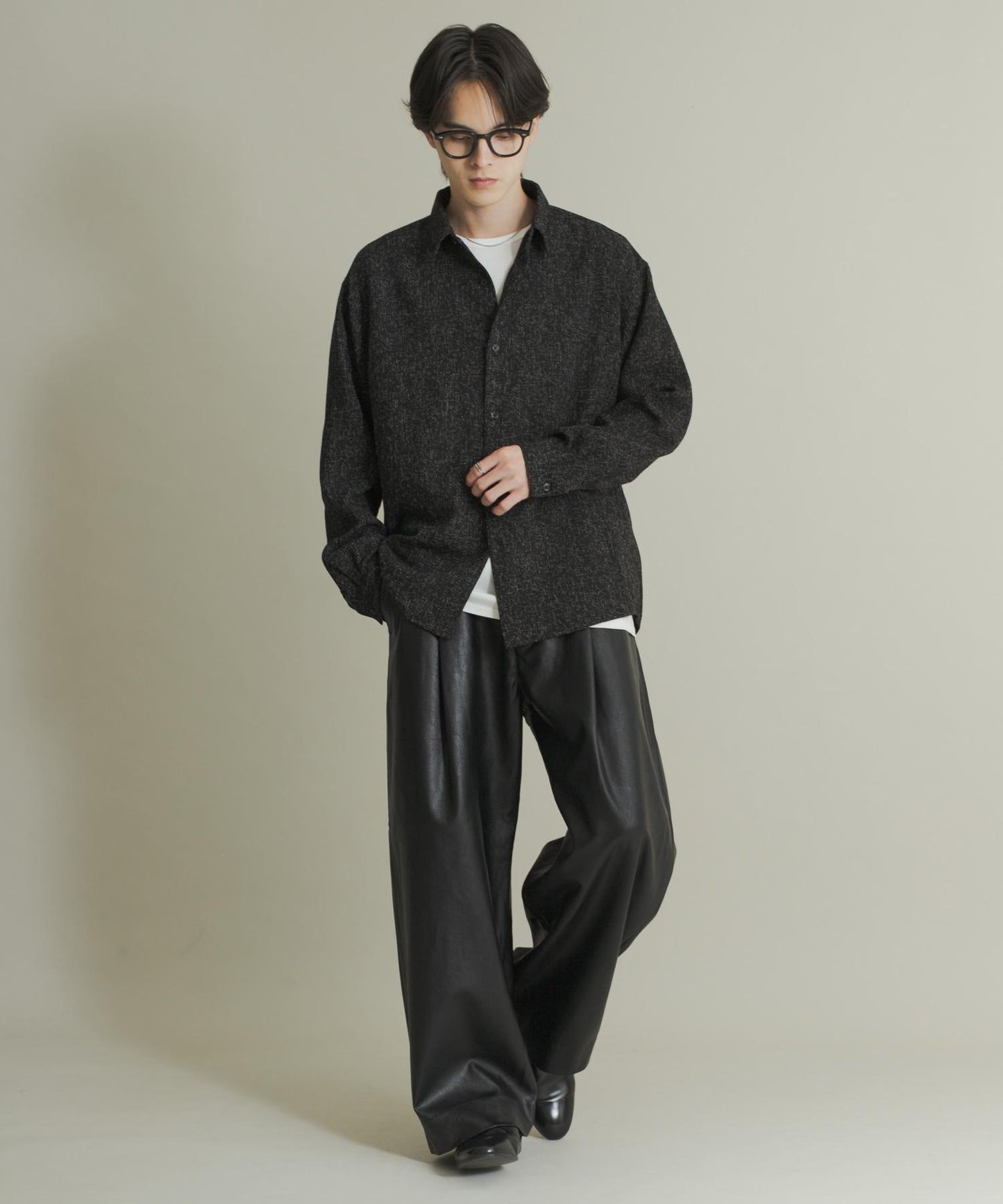 輕薄斜紋常規領襯衫