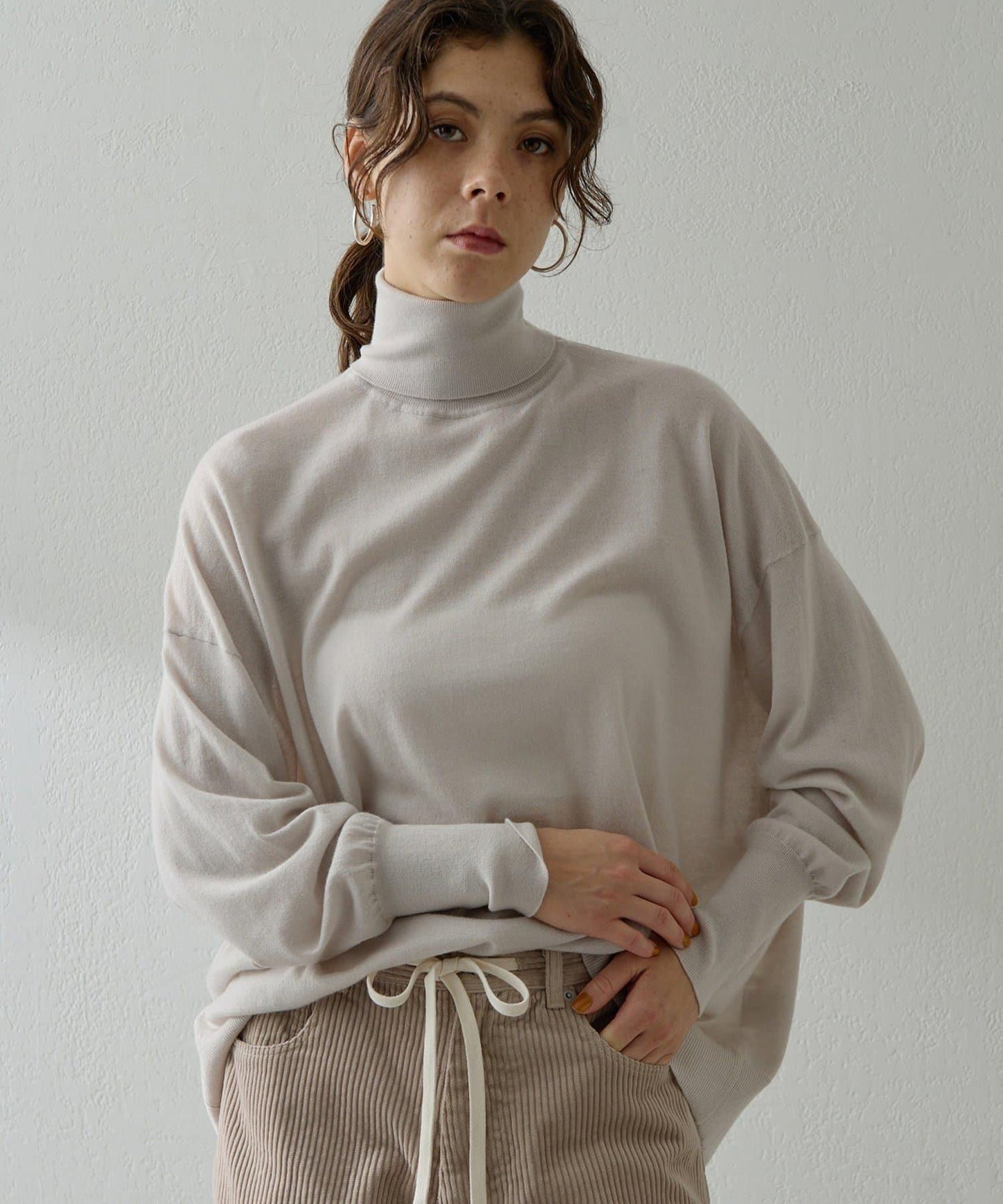 高密度寬鬆高領套頭衫