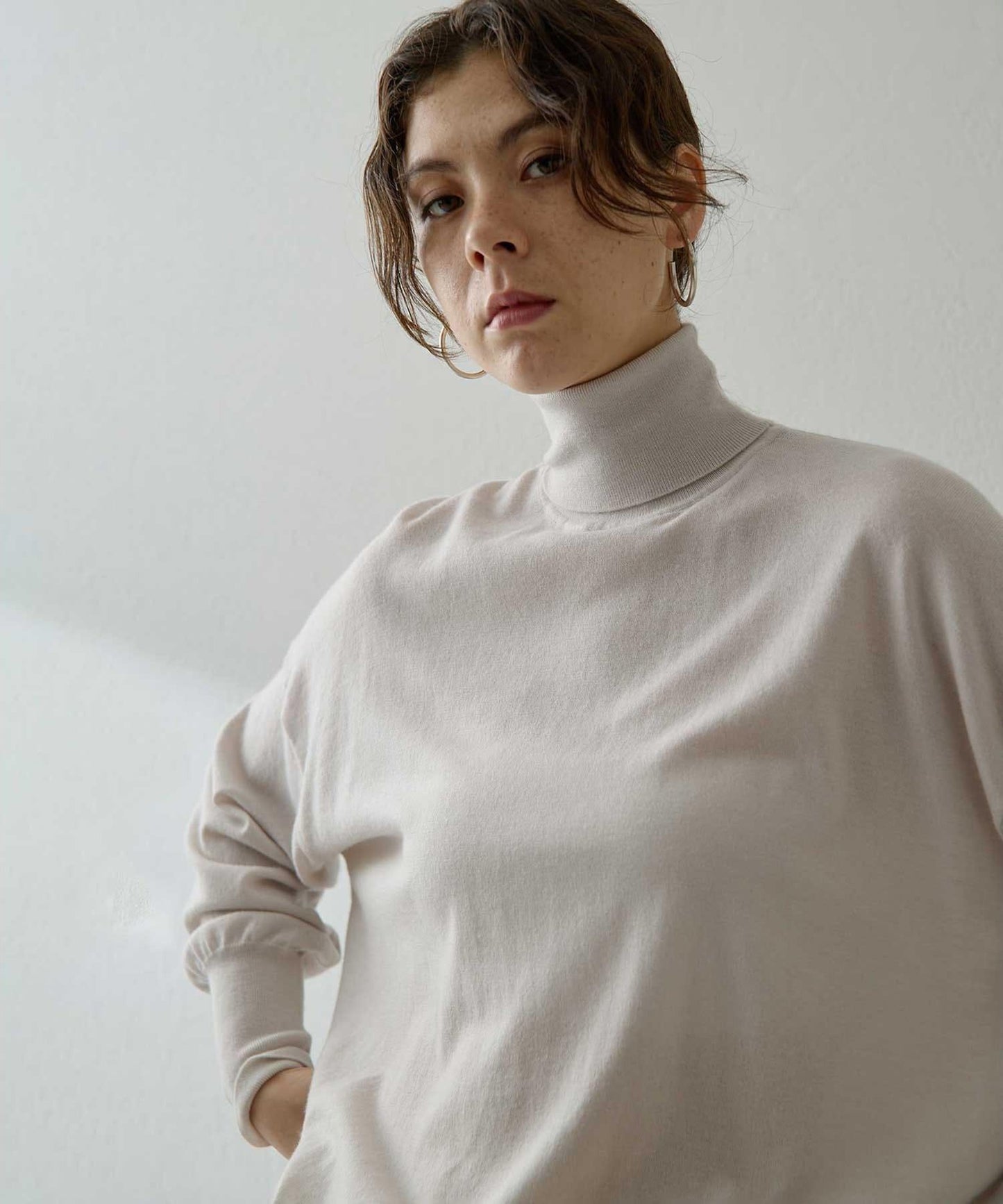 高密度寬鬆高領套頭衫