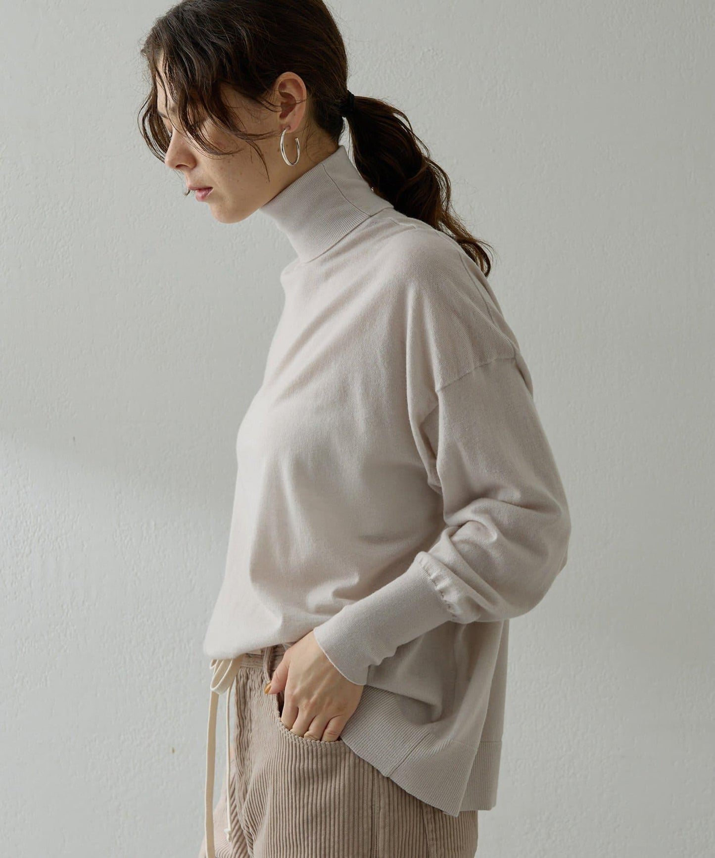 高密度寬鬆高領套頭衫