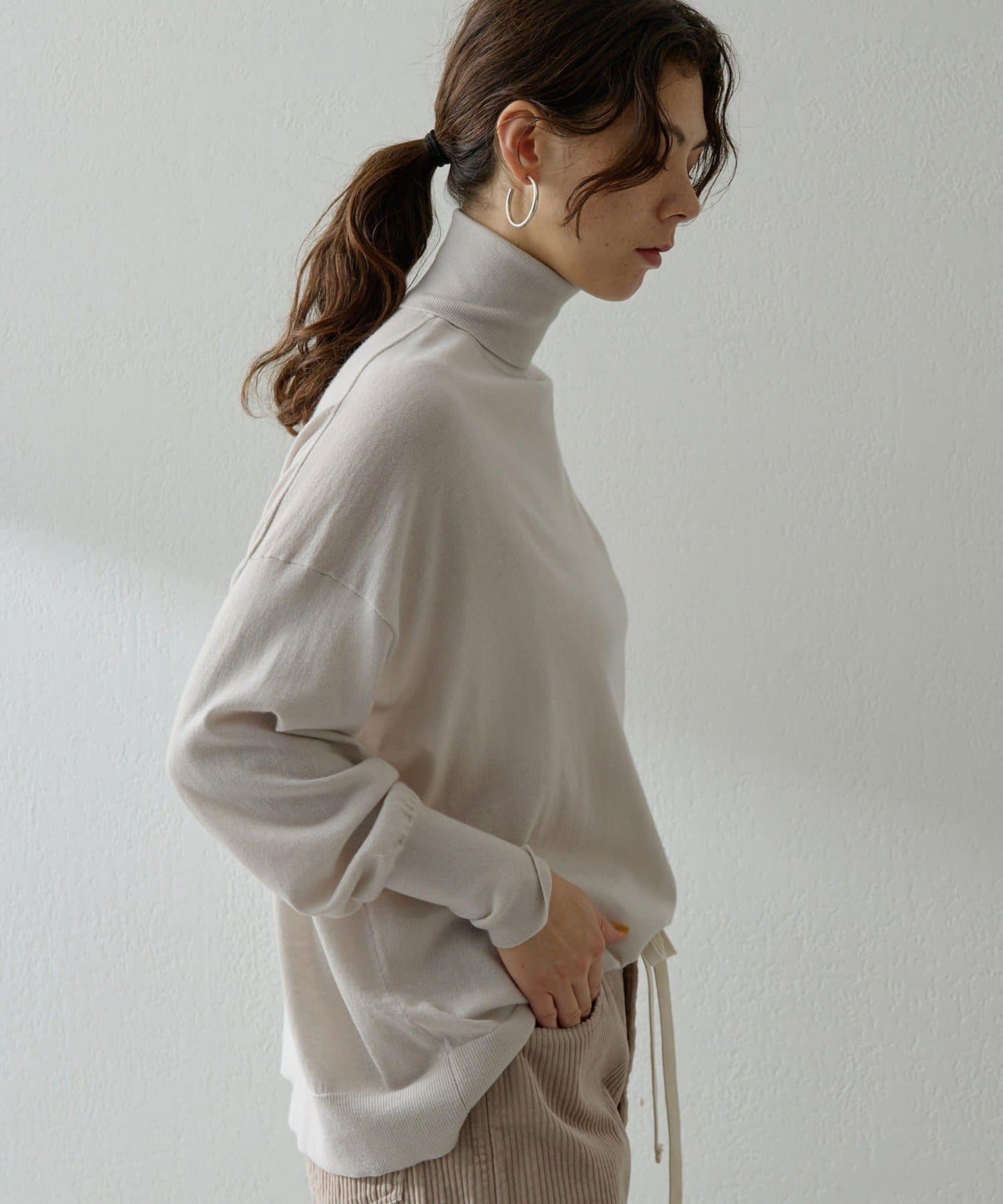 高密度寬鬆高領套頭衫