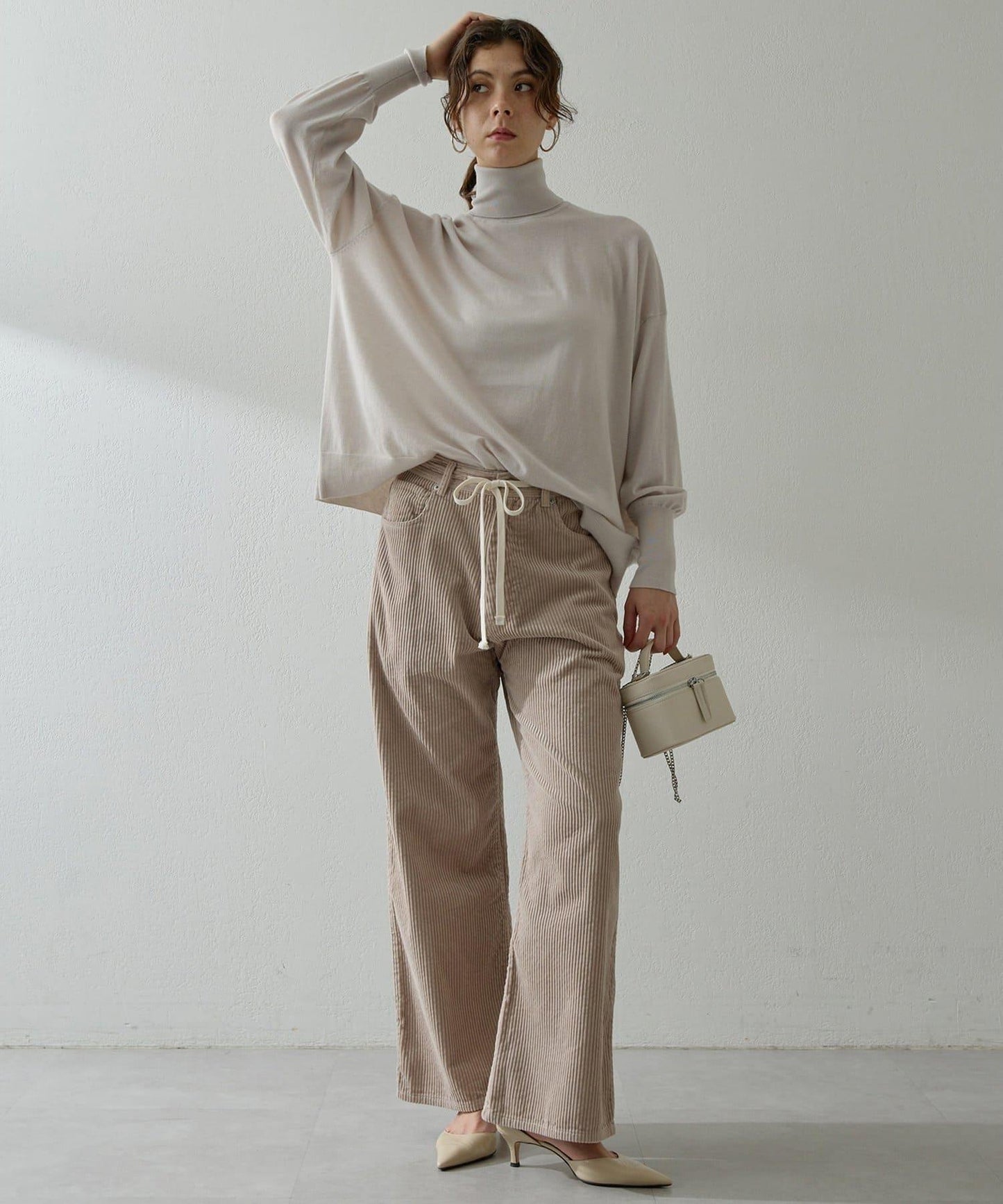 高密度寬鬆高領套頭衫