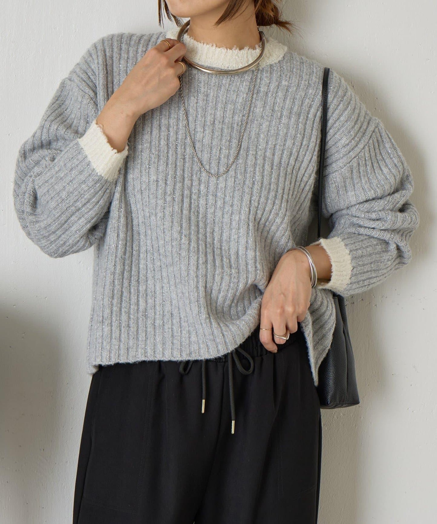 領口袖口拼色條紋亮絲針織衫