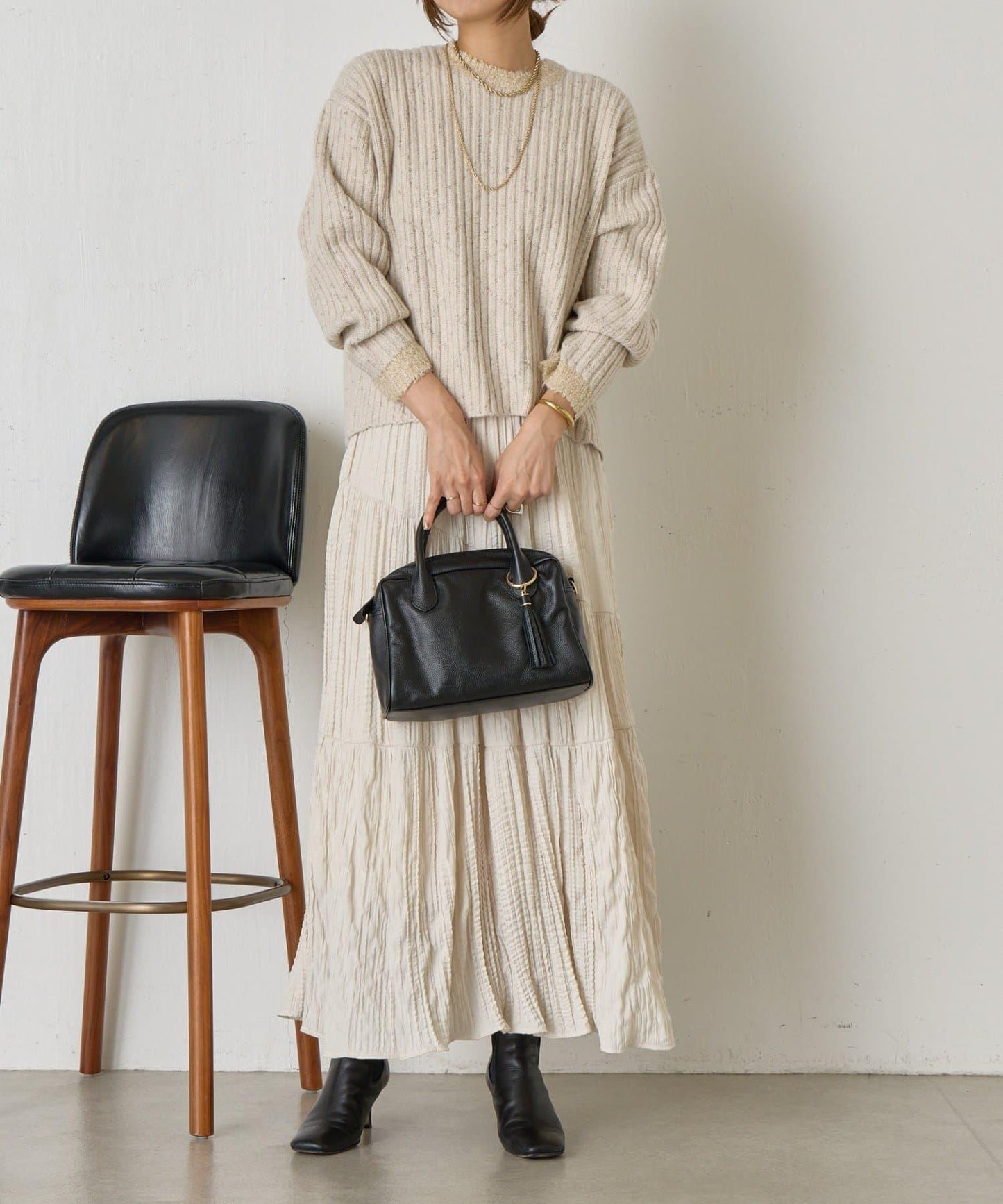 領口袖口拼色條紋亮絲針織衫