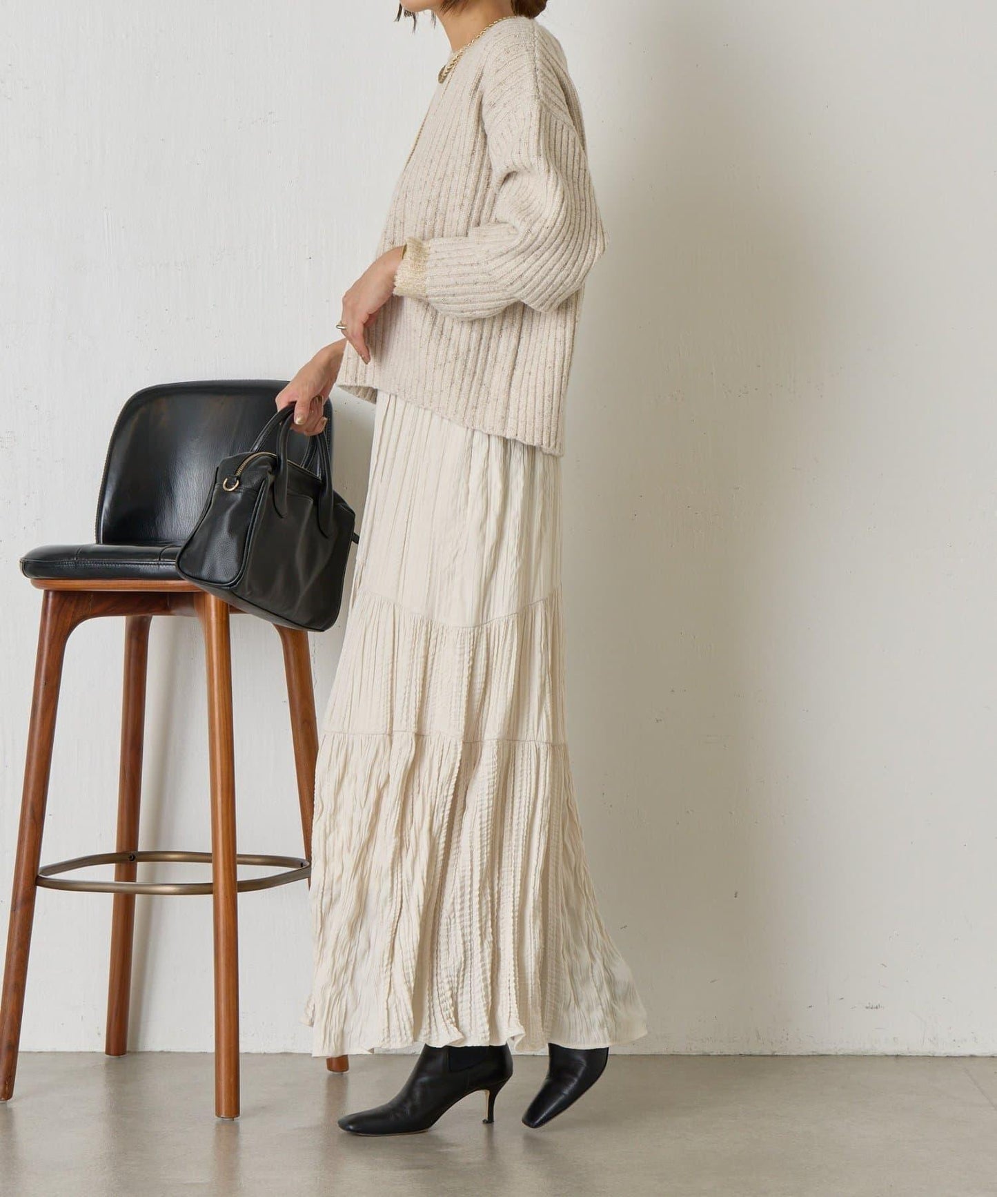 領口袖口拼色條紋亮絲針織衫