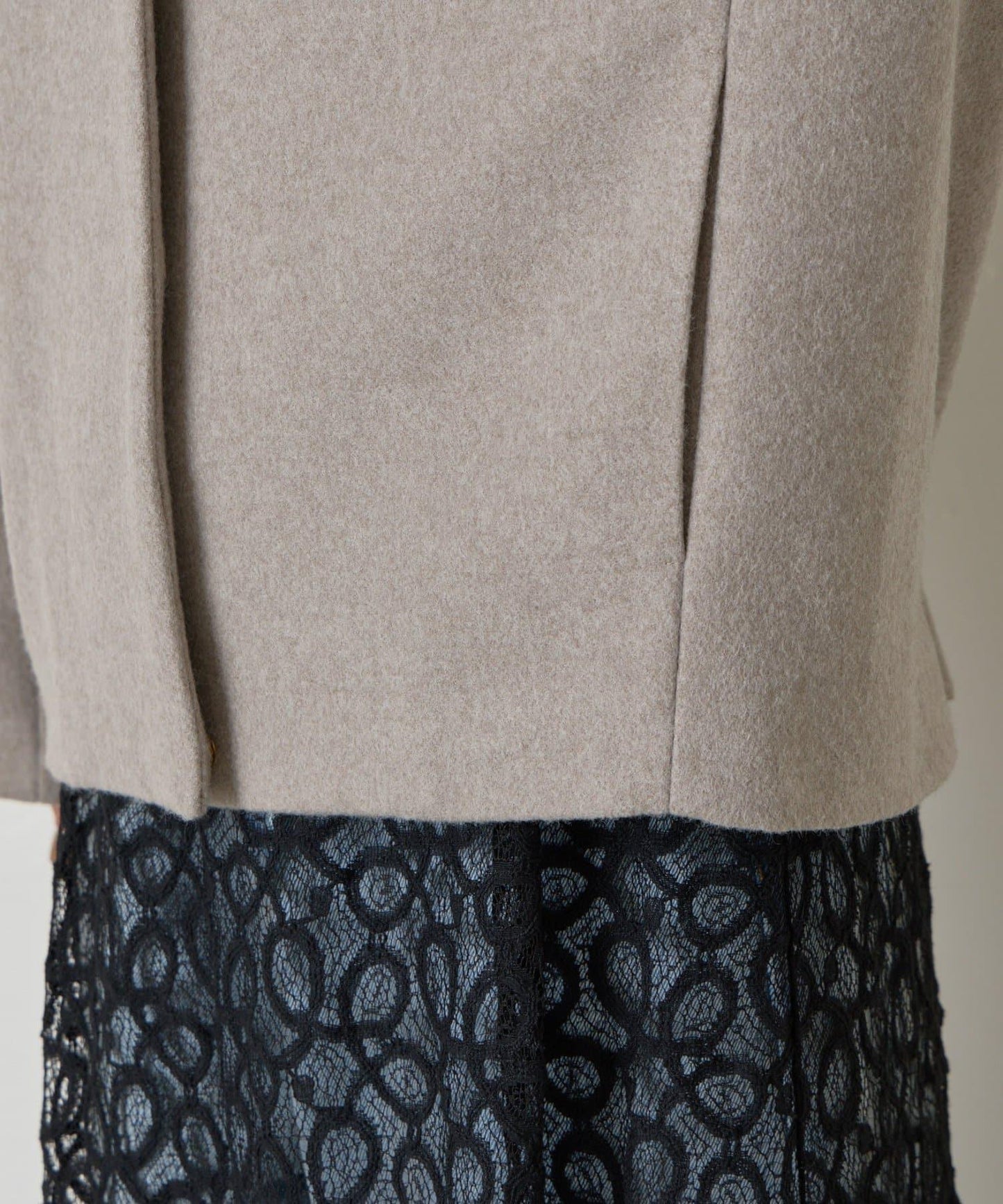 下襬褶飾短款夾克