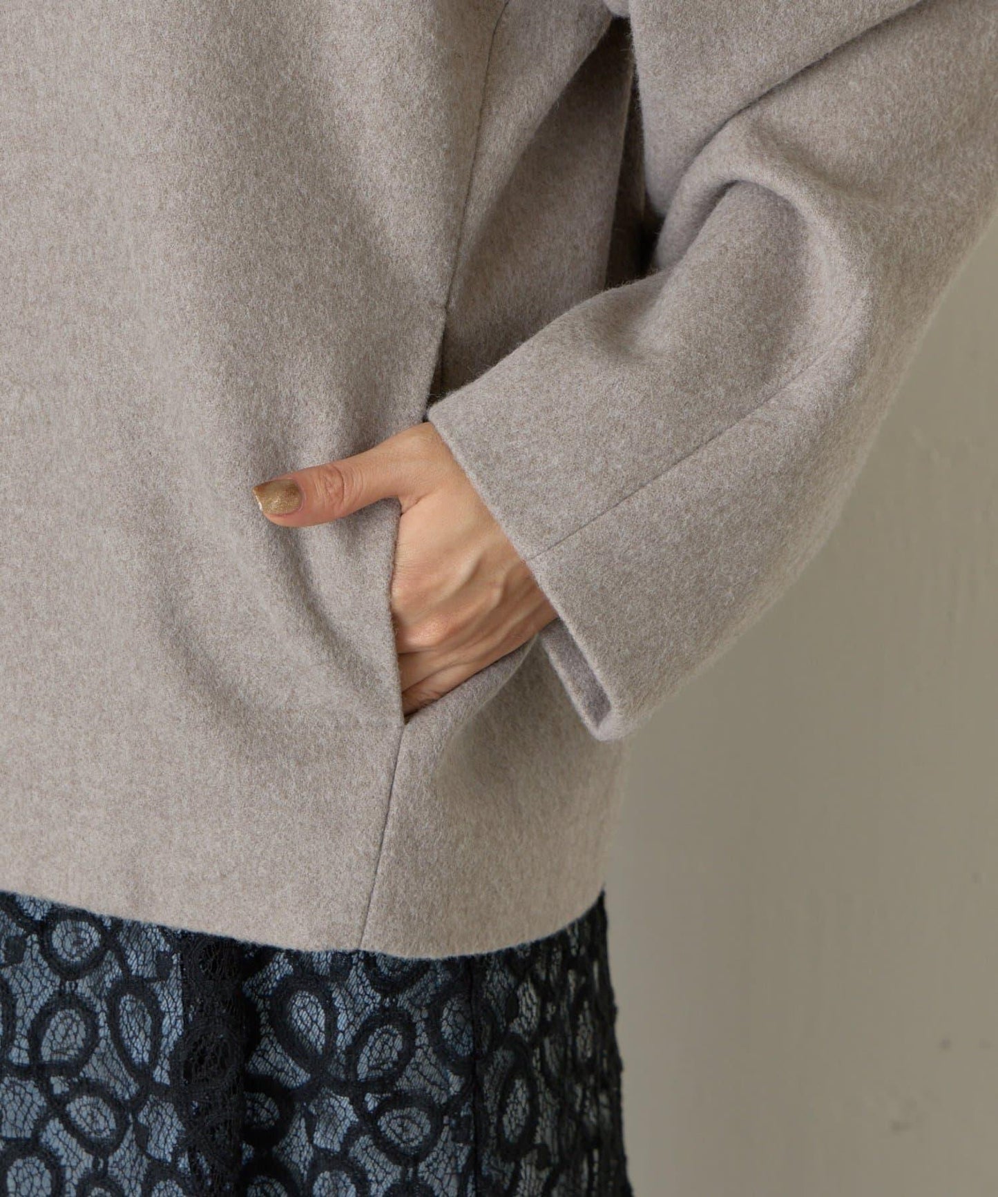 下襬褶飾短款夾克