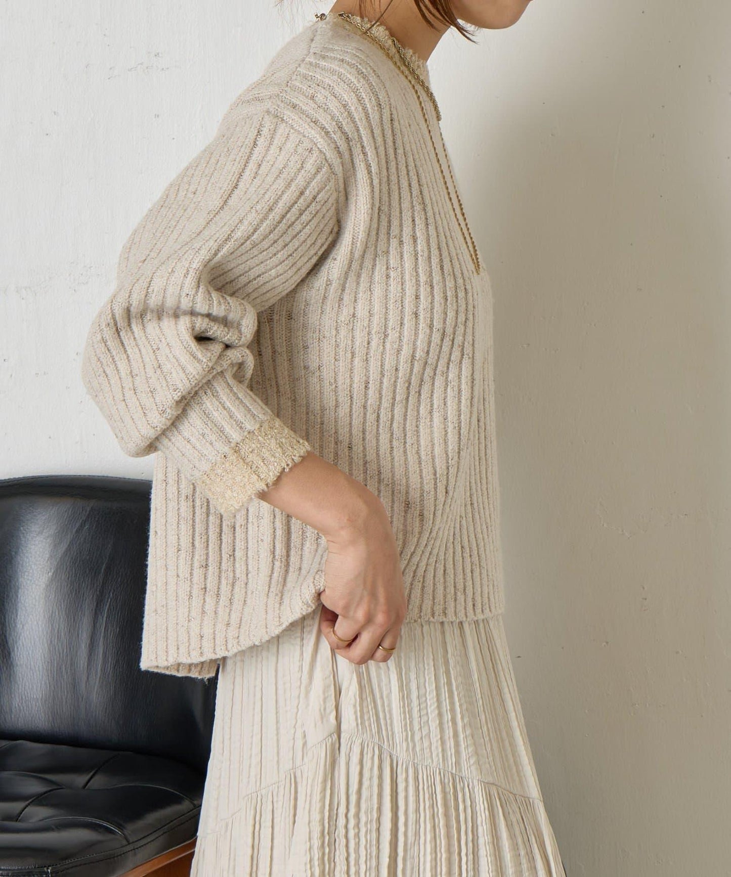 領口袖口拼色條紋亮絲針織衫