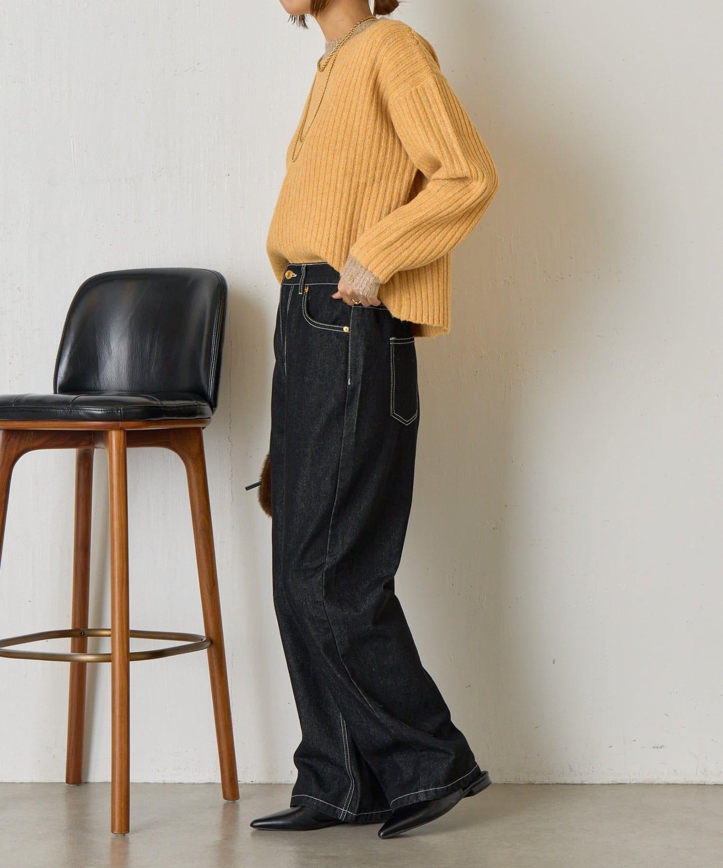 領口袖口拼色條紋亮絲針織衫