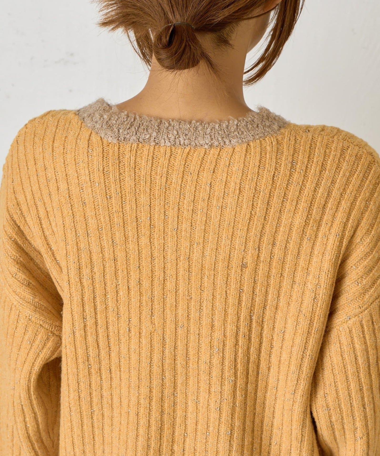 領口袖口拼色條紋亮絲針織衫