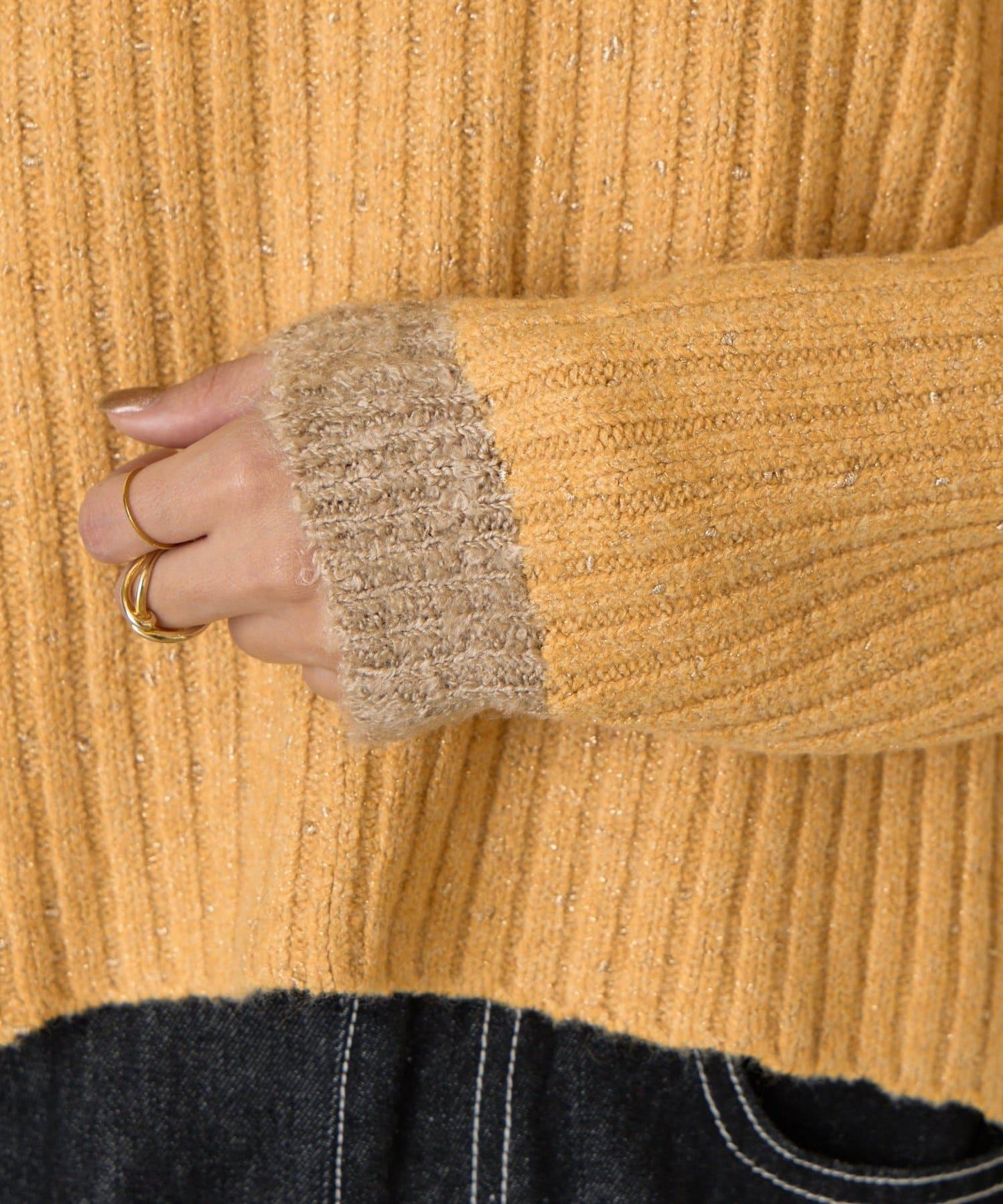 領口袖口拼色條紋亮絲針織衫