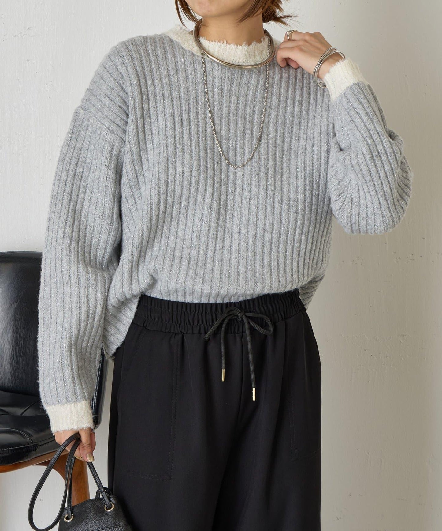 領口袖口拼色條紋亮絲針織衫