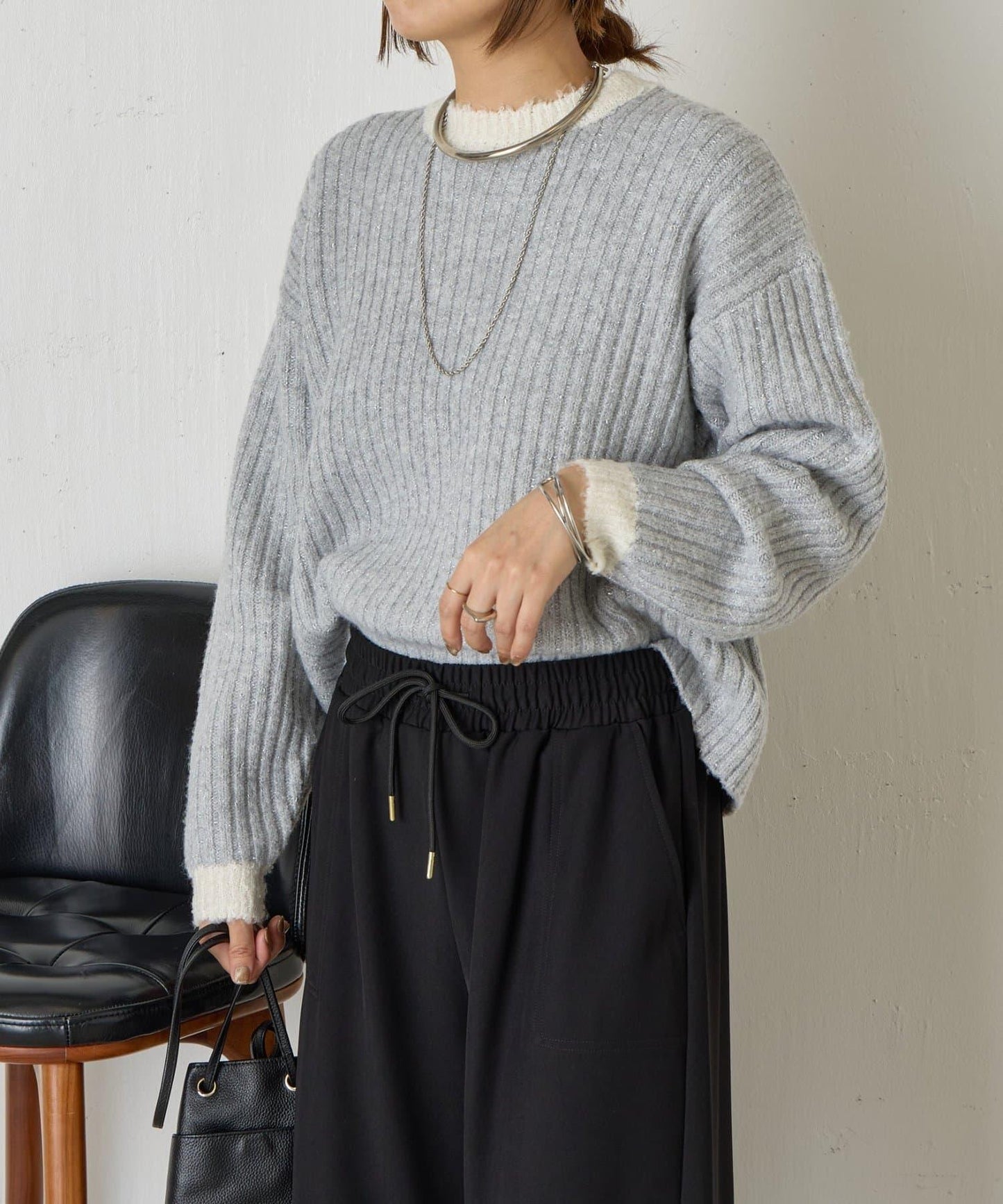 領口袖口拼色條紋亮絲針織衫