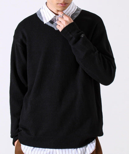 【配色羅紋點綴的優雅針織衫】GR刺繡 淺V領套頭針織衫