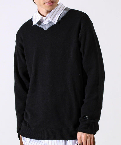 【配色羅紋點綴的優雅針織衫】GR刺繡 淺V領套頭針織衫