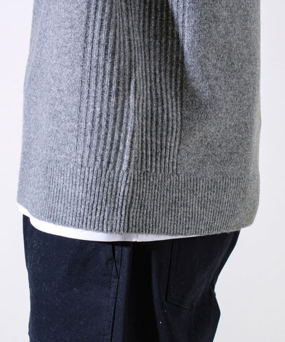 【配色羅紋點綴的優雅針織衫】GR刺繡 淺V領套頭針織衫