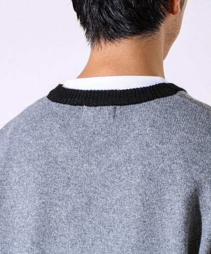 【配色羅紋點綴的優雅針織衫】GR刺繡 淺V領套頭針織衫