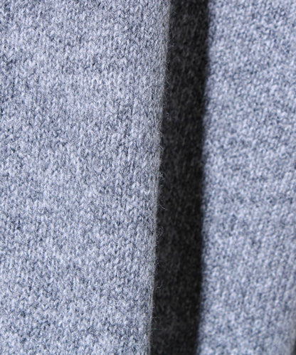 【配色羅紋點綴的優雅針織衫】GR刺繡 淺V領套頭針織衫