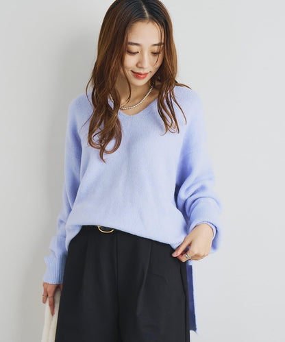 人氣單品・柔軟輕盈穿著感受 仿犛牛絨V領針織衫