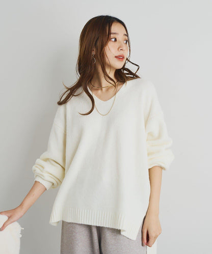 人氣單品・柔軟輕盈穿著感受 仿犛牛絨V領針織衫