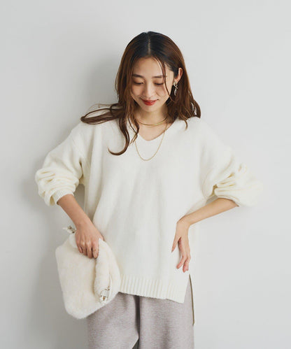 人氣單品・柔軟輕盈穿著感受 仿犛牛絨V領針織衫