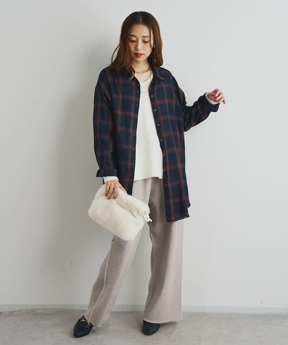 人氣單品・柔軟輕盈穿著感受 仿犛牛絨V領針織衫