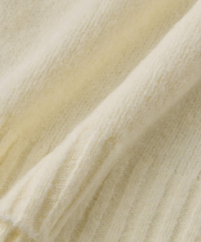 人氣單品・柔軟輕盈穿著感受 仿犛牛絨V領針織衫