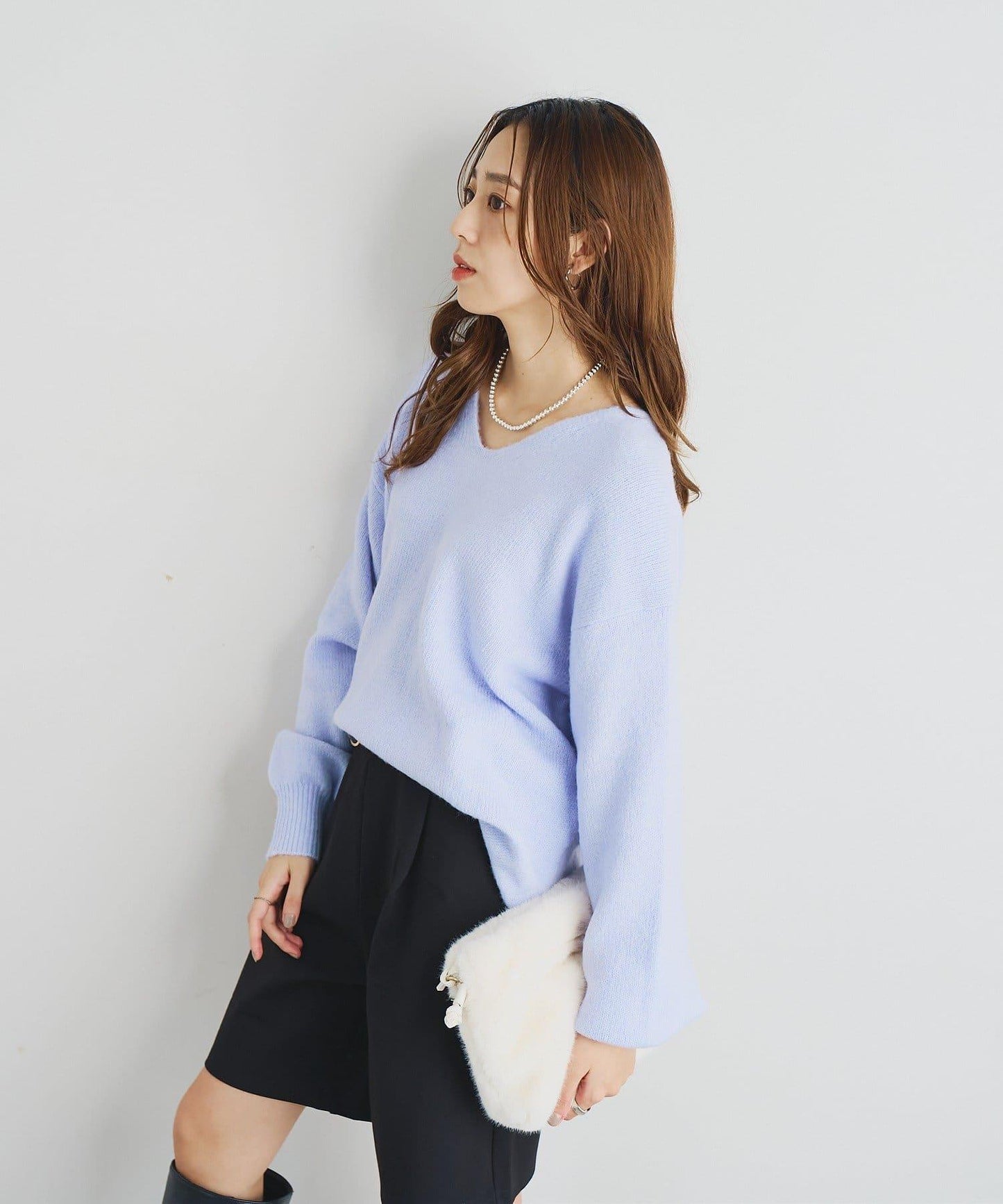 人氣單品・柔軟輕盈穿著感受 仿犛牛絨V領針織衫