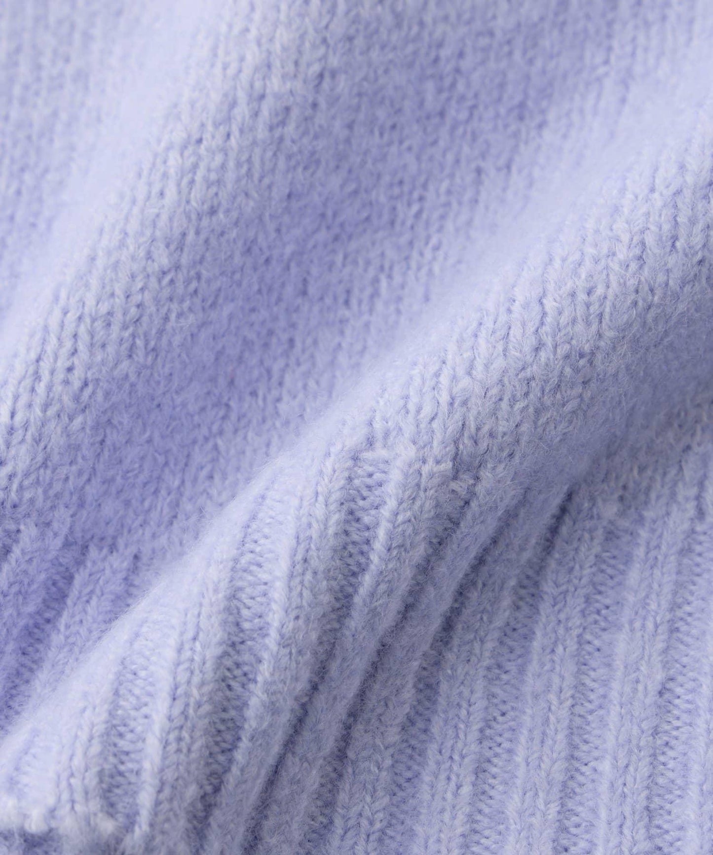 人氣單品・柔軟輕盈穿著感受 仿犛牛絨V領針織衫