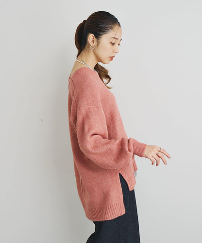 人氣單品・柔軟輕盈穿著感受 仿犛牛絨V領針織衫