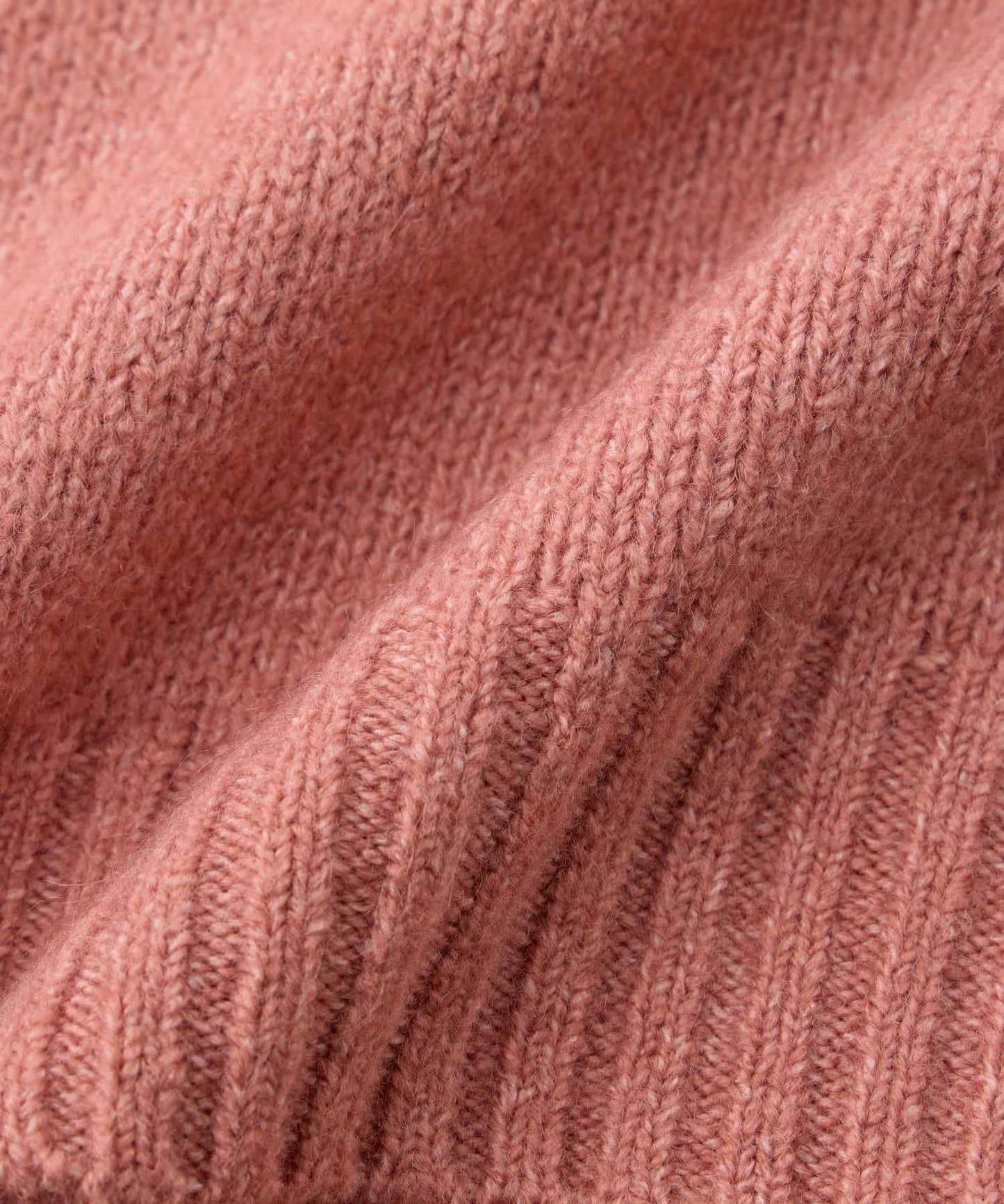 人氣單品・柔軟輕盈穿著感受 仿犛牛絨V領針織衫