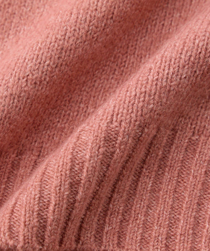 人氣單品・柔軟輕盈穿著感受 仿犛牛絨V領針織衫